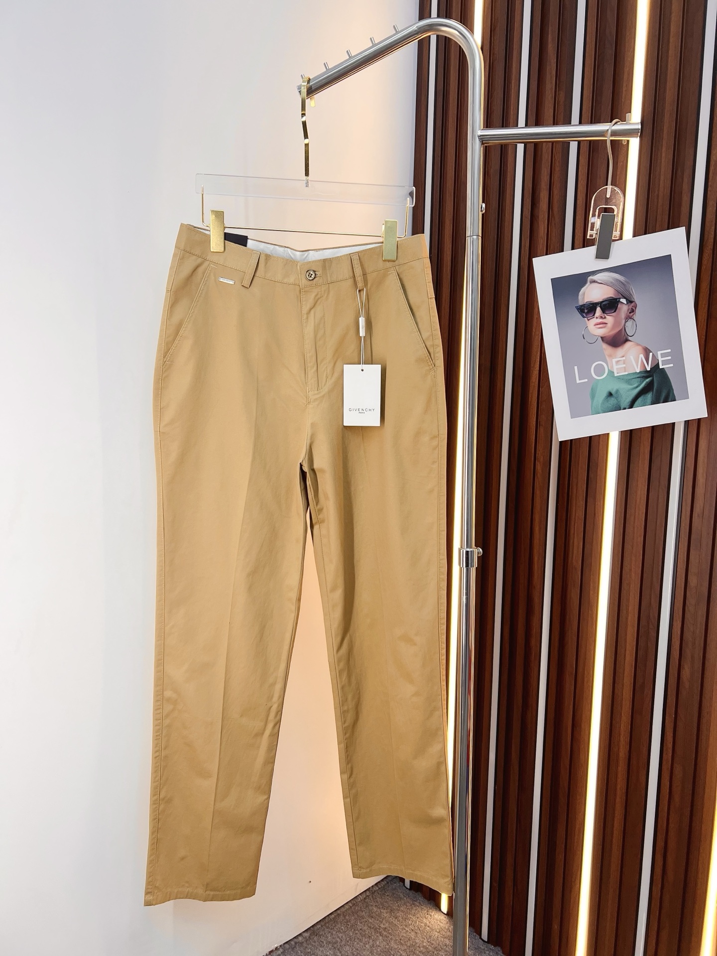 NO:841195,Givenchy casual pants, trousers 2026SS autumn and winter new style, special fabric for advanced custom pants, customized original hardware, heavy craftsmanship, fine lathe wiring, customized fabric, soft and comfortable, significant texture, exquisite accessories, great upper body effect, complete three standards, standard size 29-38, no 35,,givenchy,19860909纪梵希 休闲裤 西裤2026SS秋冬新款 高级定制裤子专用面料 定制原版五金 重工工艺打造 车工走线精细 定制面料 柔软舒适 质感显著 辅料精美 上身效果超赞 三标齐全 标准尺码29-38,无35,,givenchy,,Men's clothing