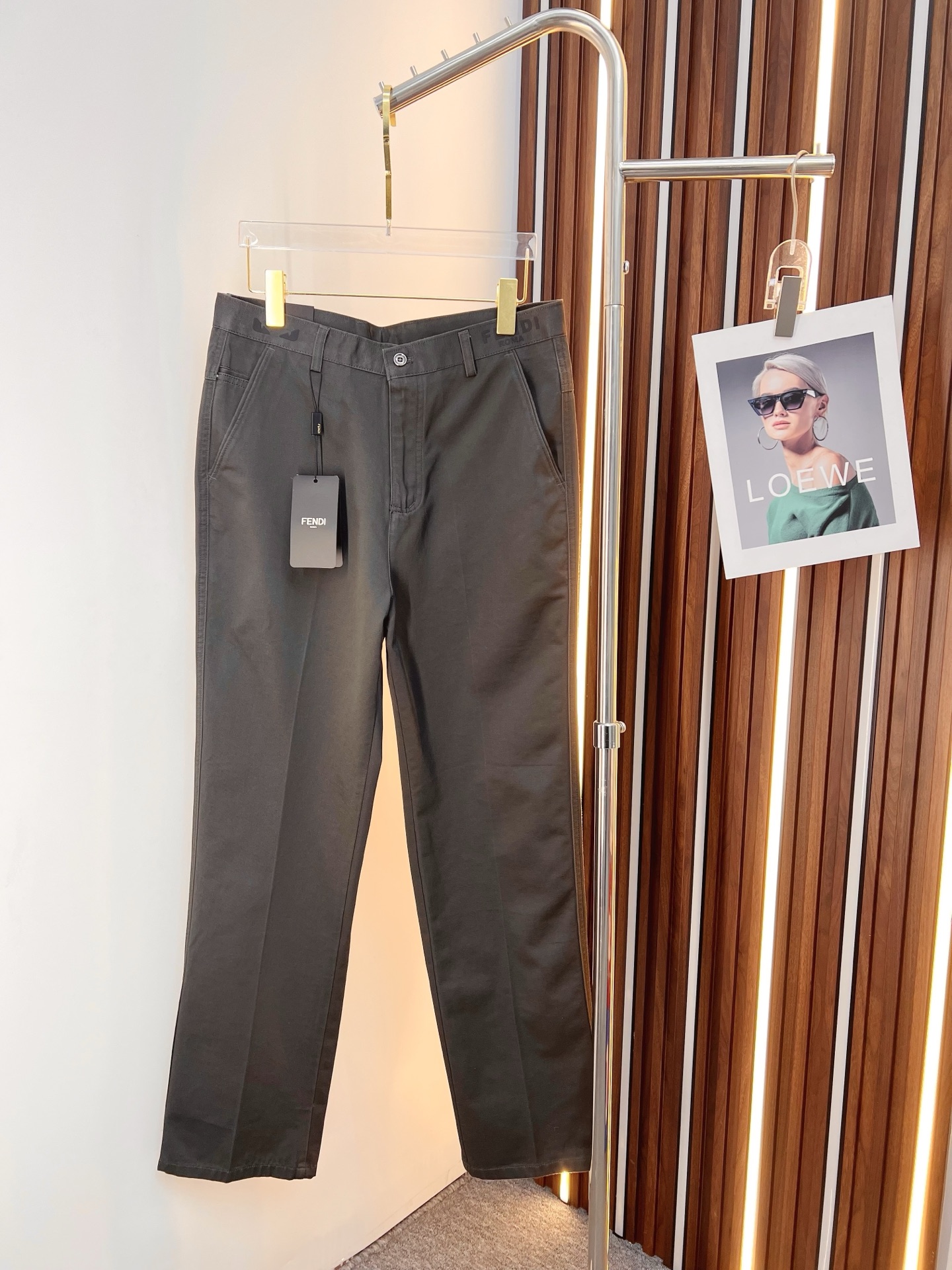NO:841239,FENDI Fendi casual pants, trousers 2026SS autumn and winter new style, special fabric for advanced custom pants, customized original hardware, heavy craftsmanship, fine turning and routing, customized fabric, soft and comfortable, significant texture, exquisite accessories, excellent upper body effect, complete three standards, standard size 29-38, no 35,,fendi,fendi,19860909FENDI 芬迪 休闲裤 西裤2026SS秋冬新款 高级定制裤子专用面料 定制原版五金 重工工艺打造 车工走线精细 定制面料 柔软舒适 质感显著 辅料精美 上身效果超赞 三标齐全 标准尺码29-38,无35,,fendi,fendi,,Men's clothing