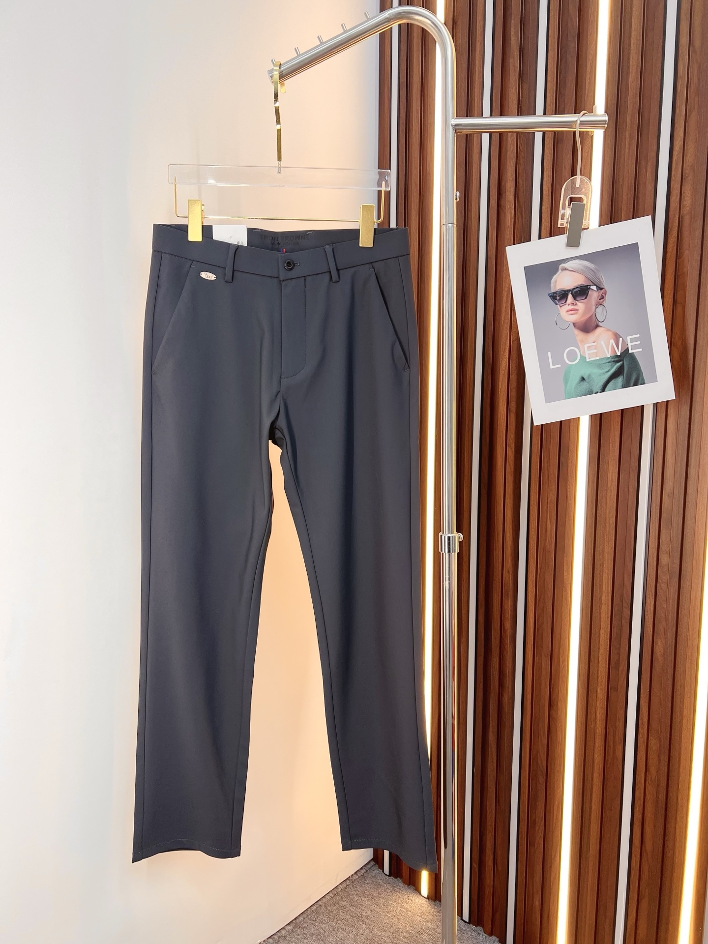 NO:841229,TB Casual Pants, Western Pants 2026SS Autumn and Winter New Style, Special Fabric for Advanced Customized Pants, Customized Original Hardware, Heavy Craftsmanship, Fine Lathe Lines, Customized Fabric, Soft and Comfortable, Remarkable Texture, Exquisite Accessories, Excellent Upper Body Effect, Complete Three Standards, Standard Sizes 29-38, No 35,,19860909TB 休闲裤 西裤2026SS秋冬新款 高级定制裤子专用面料 定制原版五金 重工工艺打造 车工走线精细 定制面料 柔软舒适 质感显著 辅料精美 上身效果超赞 三标齐全 标准尺码29-38,无35,,,Men's clothing