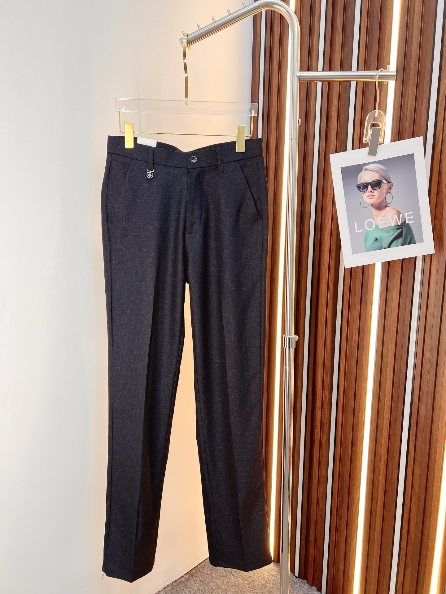 NO:841223,GUCCI Gucci casual pants and trousers 2026SS autumn and winter new style, special fabric for advanced custom pants, customized original hardware, heavy craftsmanship, fine turning and routing, customized fabric, soft and comfortable, significant texture, exquisite accessories, great upper body effect, complete three standards, standard size 29-38, no 35,,gucci,19860909GUCCI 古奇 休闲裤 西裤2026SS秋冬新款 高级定制裤子专用面料 定制原版五金 重工工艺打造 车工走线精细 定制面料 柔软舒适 质感显著 辅料精美 上身效果超赞 三标齐全 标准尺码29-38,无35,,gucci,,Men's clothing