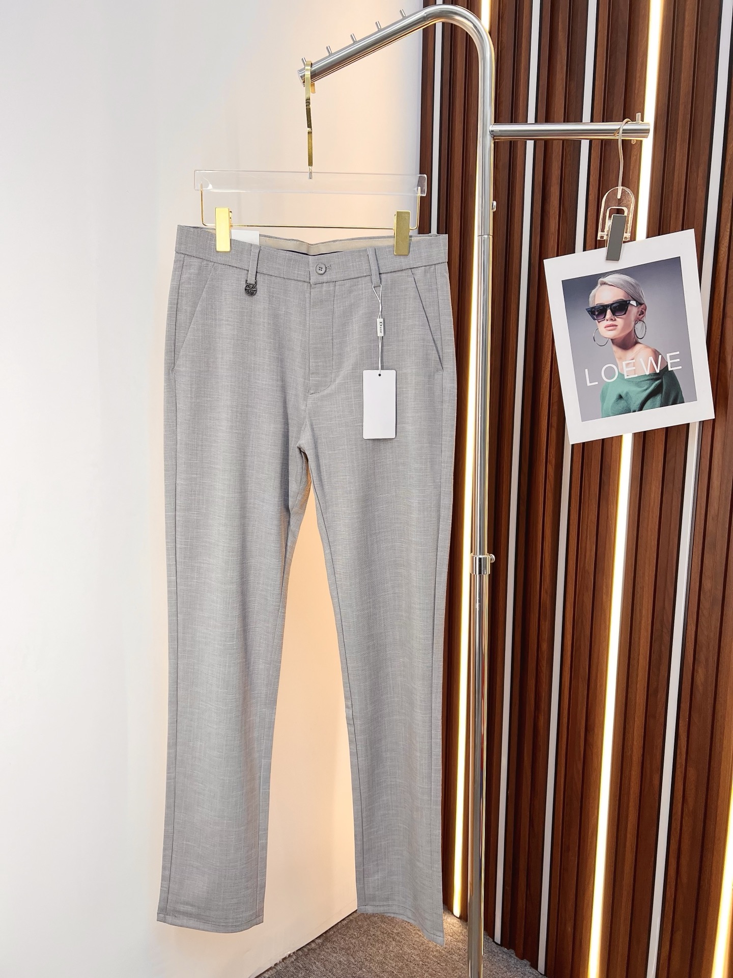 NO:841219,Dior Dior casual pants and trousers 2026SS autumn and winter new style, special fabric for advanced custom pants, customized original hardware, heavy craftsmanship, fine turning and routing, customized fabric, soft and comfortable, significant texture, exquisite accessories, great upper body effect, complete three standards, standard size 29-38, no 35,, dior, dior,19860909Dior 迪奥 休闲裤 西裤2026SS秋冬新款 高级定制裤子专用面料 定制原版五金 重工工艺打造 车工走线精细 定制面料 柔软舒适 质感显著 辅料精美 上身效果超赞 三标齐全 标准尺码29-38,无35,,dior,dior,,Men's clothing