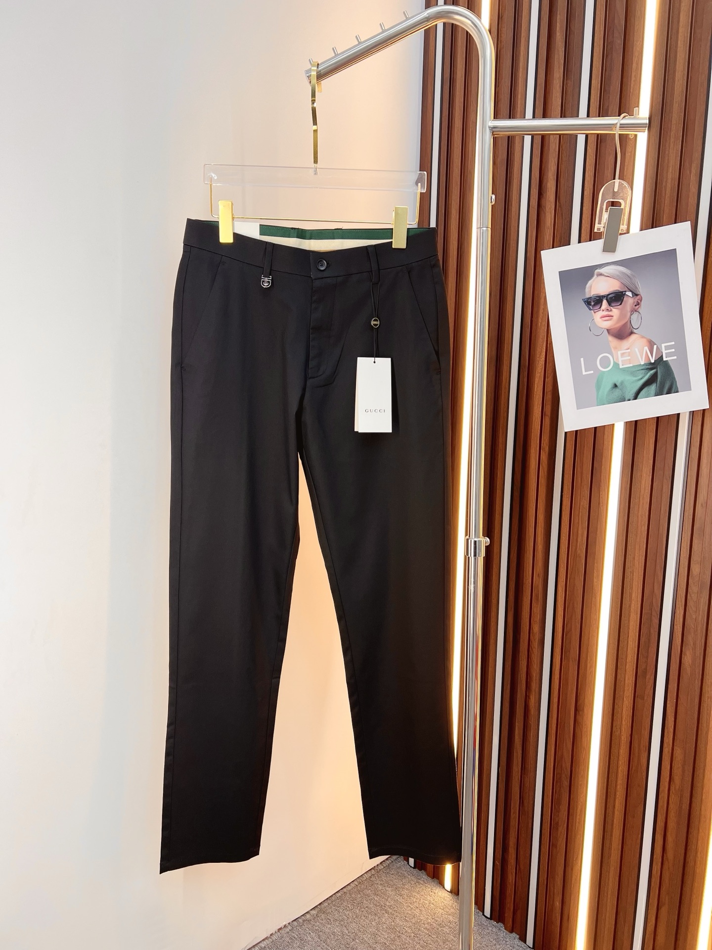NO:841238,GUCCI Gucci casual pants and trousers 2026SS autumn and winter new style, special fabric for advanced custom pants, customized original hardware, heavy craftsmanship, fine turning and routing, customized fabric, soft and comfortable, significant texture, exquisite accessories, great upper body effect, complete three standards, standard size 29-38, no 35,,gucci,19860909GUCCI 古奇 休闲裤 西裤2026SS秋冬新款 高级定制裤子专用面料 定制原版五金 重工工艺打造 车工走线精细 定制面料 柔软舒适 质感显著 辅料精美 上身效果超赞 三标齐全 标准尺码29-38,无35,,gucci,,Men's clothing