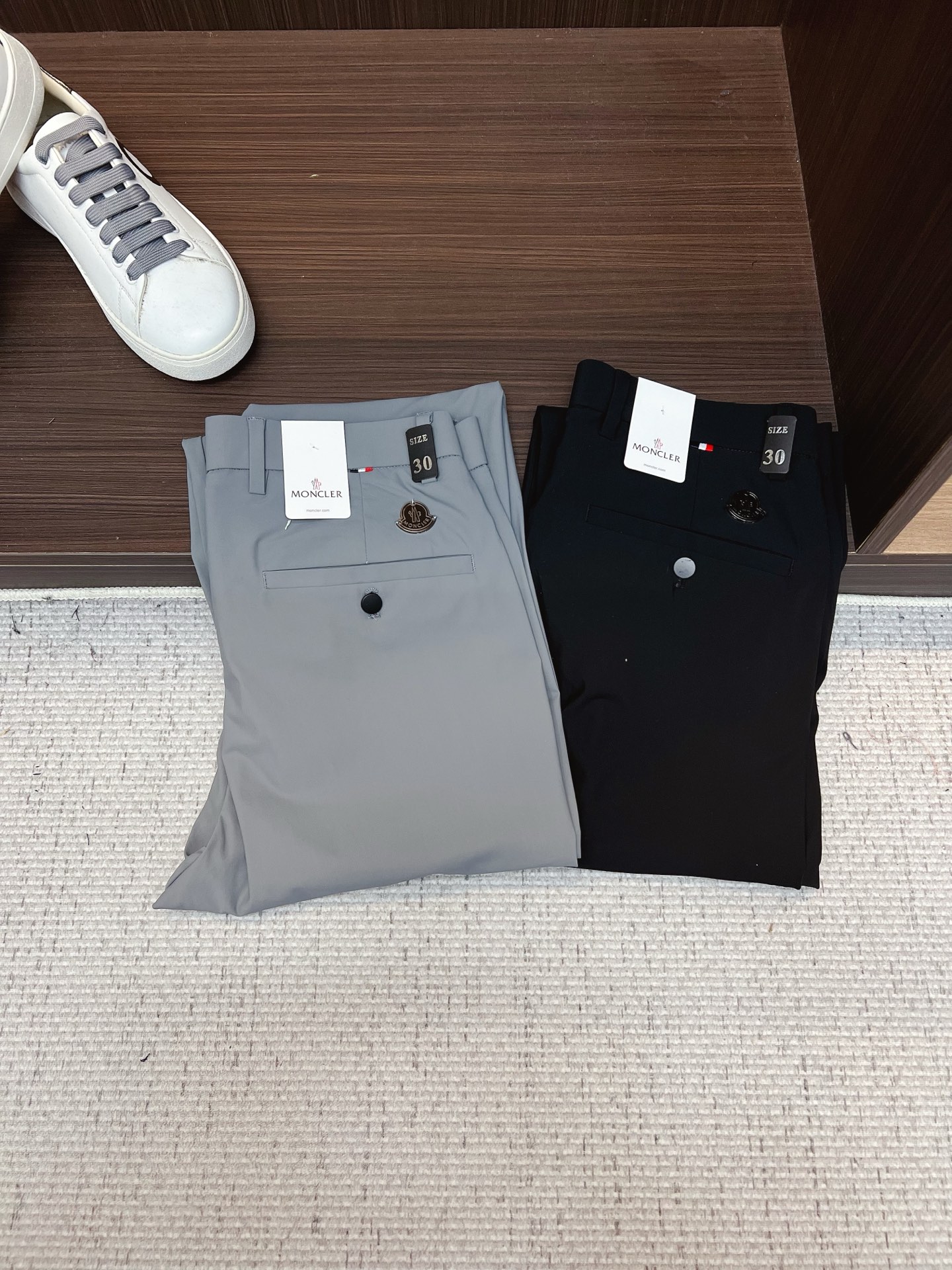 NO:834231,Mouth casual pants, trousers 2026SS autumn and winter new styles, special fabrics for advanced custom pants, customized original hardware, heavy craftsmanship, fine lathe wiring, customized fabrics, soft and comfortable, significant texture, exquisite accessories, great upper body effect, complete three standards, standard size 29-38, no 35,, Moncler,19860909蒙口 休闲裤 西裤2026SS秋冬新款 高级定制裤子专用面料 定制原版五金 重工工艺打造 车工走线精细 定制面料 柔软舒适 质感显著 辅料精美 上身效果超赞 三标齐全 标准尺码29-38,无35,,Moncler,,Men's clothing