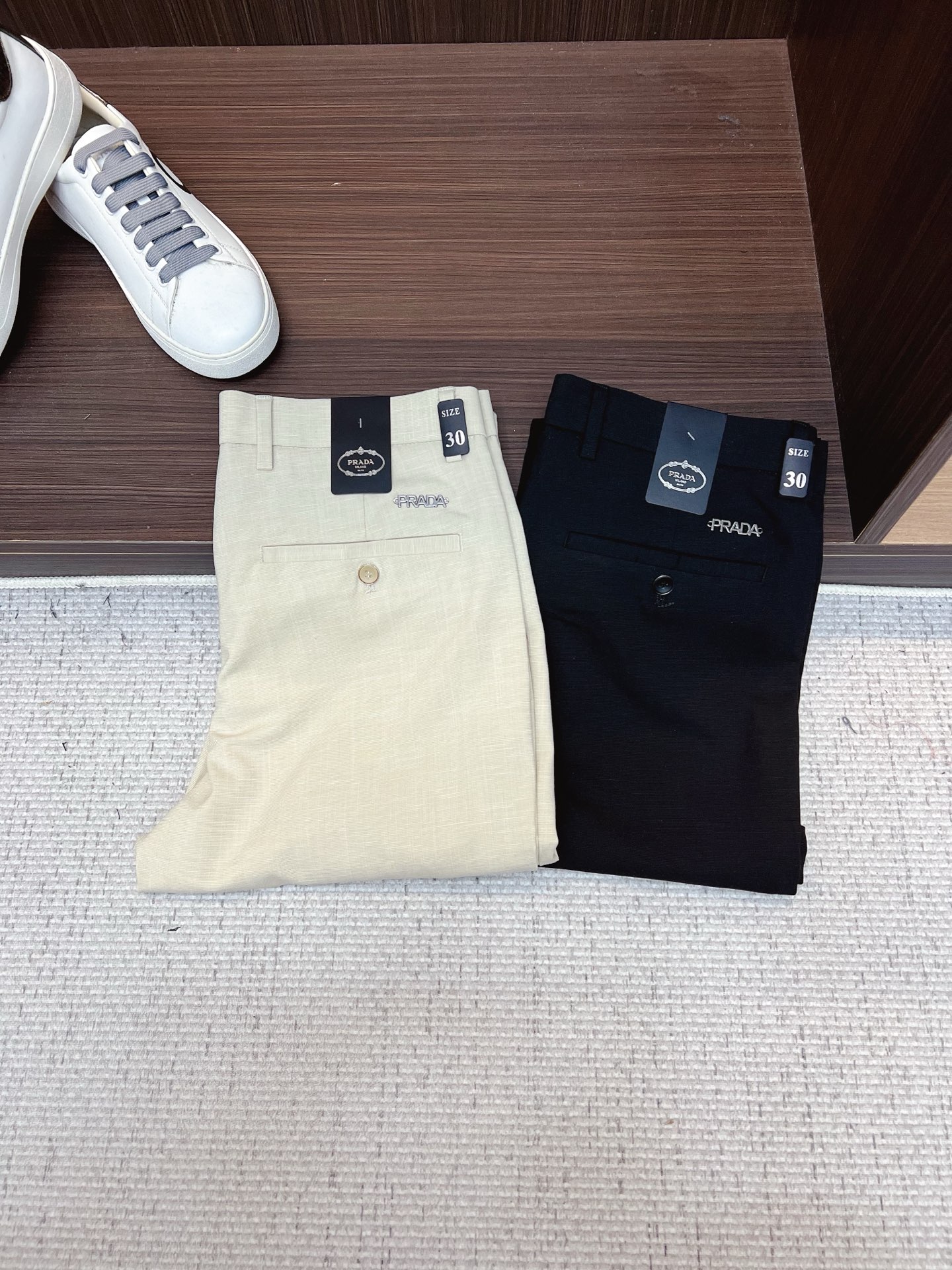 NO:834238,PRADA Casual pants, trousers 2026SS autumn and winter new style, special fabric for advanced custom trousers, customized original hardware, heavy craftsmanship, fine turning and routing, customized fabric, soft and comfortable, significant texture, exquisite accessories, great upper body effect, complete three standards, standard size 29-38, no 35,, prada, prada,19860909PRADA 普拉达 休闲裤 西裤2026SS秋冬新款 高级定制裤子专用面料 定制原版五金 重工工艺打造 车工走线精细 定制面料 柔软舒适 质感显著 辅料精美 上身效果超赞 三标齐全 标准尺码29-38,无35,,prada,prada,,Men's clothing