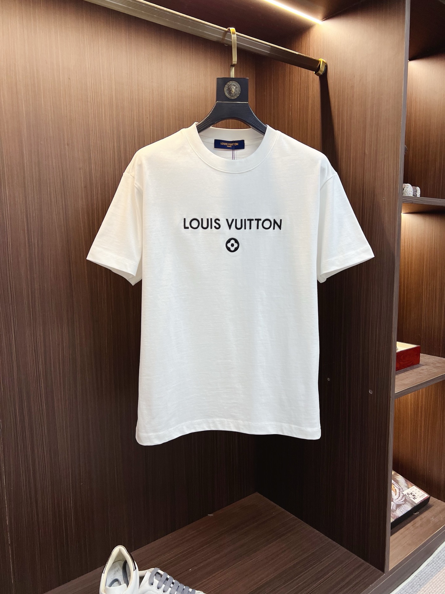 NO:848108,LV 2026ss new style, super attractive and stylish, first in the industry, creating a high-end urban casual sports style, the upper body can carry all styles and combinations, same style for men and women, size S-2XL,, Louis Vuitton,19860909LV 2026ss新款 超级耐看有型 业内首发,打造高端都市休闲运动风格,上身可以承载一切的风格搭配,男女同款 码数S-2XL,,louis vuitton,,Men's clothing