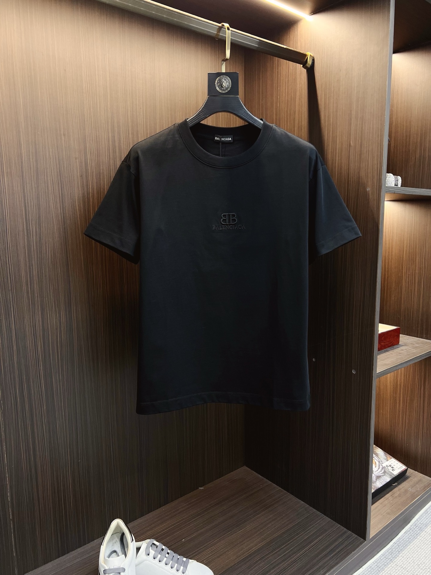 NO:848110,Balenciaga 2026ss new style, super attractive and stylish, first in the industry, creating a high-end urban casual sports style, the upper body can carry all styles and combinations, same style for men and women, size S-2XL,, balenciaga,19860909巴黎世家 2026ss新款 超级耐看有型 业内首发,打造高端都市休闲运动风格,上身可以承载一切的风格搭配,男女同款 码数S-2XL,,balenciaga,,Men's clothing