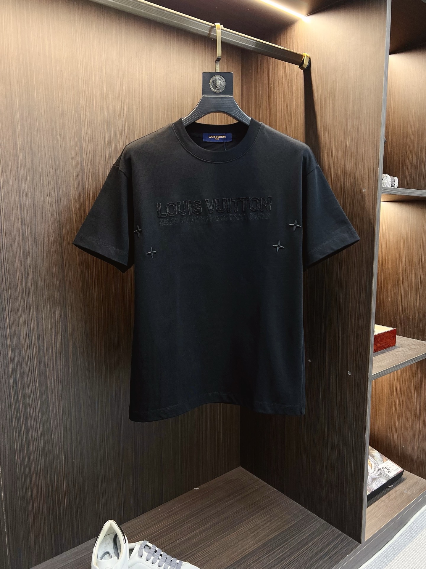 NO:838667,LV 2026ss new style, super attractive and stylish, first in the industry, creating a high-end urban casual sports style, the upper body can carry all styles and combinations, same style for men and women, size S-2XL,, Louis Vuitton,19860909LV 2026ss新款 超级耐看有型 业内首发,打造高端都市休闲运动风格,上身可以承载一切的风格搭配,男女同款 码数S-2XL,,louis vuitton,,Men's clothing