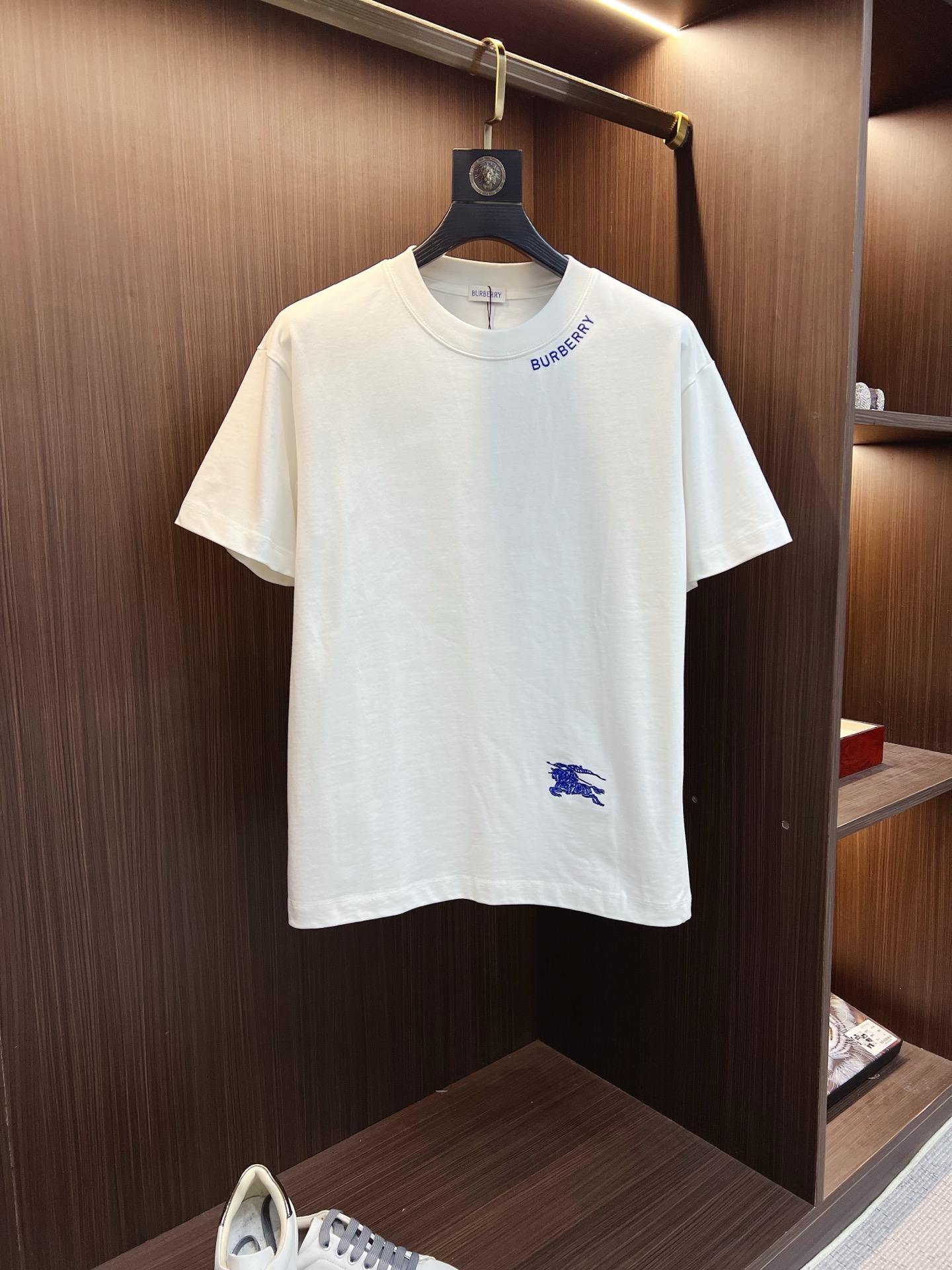 NO:838670,Burberry 2026ss new style, super attractive and stylish, first in the industry, creating high-end urban casual sports style, the upper body can carry all styles and combinations, same style for men and women, size S-2XL,, burberry, burberry,19860909Burberry 巴宝莉 2026ss新款 超级耐看有型 业内首发,打造高端都市休闲运动风格,上身可以承载一切的风格搭配,男女同款 码数S-2XL,,burberry,burberry,,Men's clothing