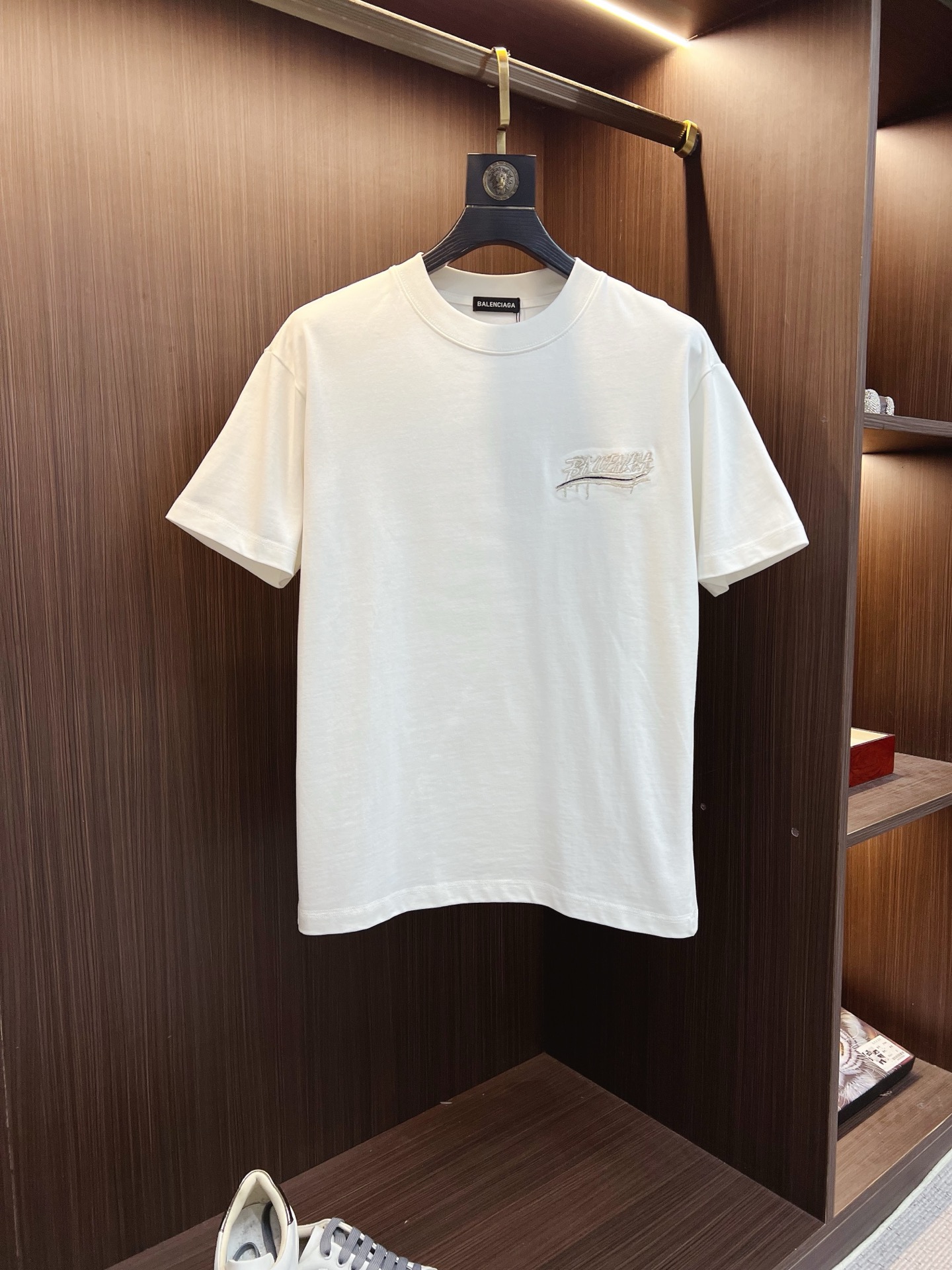 NO:838686,Balenciaga 2026ss new style, super attractive and stylish, first in the industry, creating a high-end urban casual sports style, the upper body can carry all styles and combinations, same style for men and women, size S-2XL,, balenciaga,19860909巴黎世家 2026ss新款 超级耐看有型 业内首发,打造高端都市休闲运动风格,上身可以承载一切的风格搭配,男女同款 码数S-2XL,,balenciaga,,Men's clothing