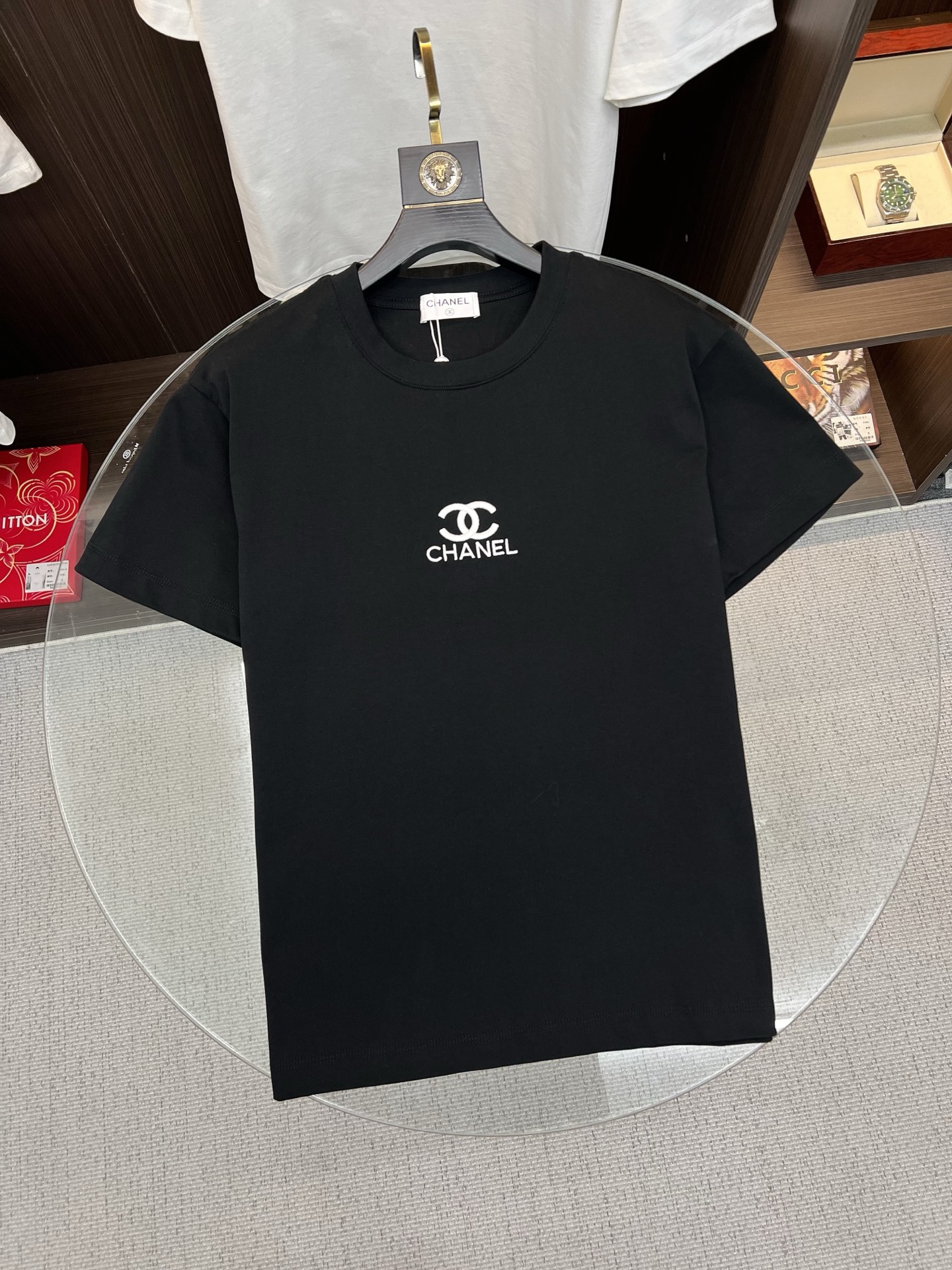 NO:832708,Chanel 2026ss new style, super attractive and stylish, first in the industry, creating a high-end urban casual sports style, the upper body can carry all styles and combinations, same style for men and women, size S-2XL,,chanel,19860909香奈儿 2026ss新款 超级耐看有型 业内首发,打造高端都市休闲运动风格,上身可以承载一切的风格搭配,男女同款 码数S-2XL,,chanel,,Men's clothing