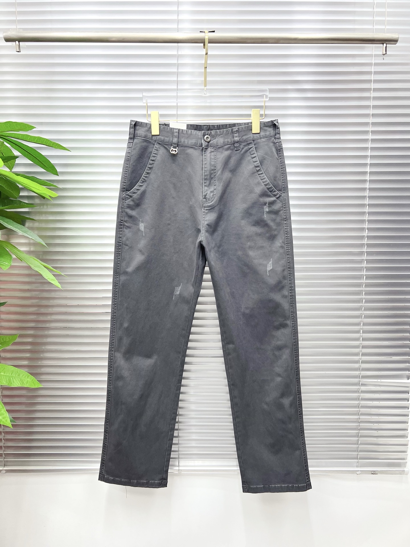 NO:872286,GUCCI Gucci casual pants and trousers 2026SS autumn and winter new style, special fabric for advanced custom pants, customized original hardware, heavy craftsmanship, fine turning and routing, customized fabric, soft and comfortable, significant texture, exquisite accessories, great upper body effect, complete three standards, standard size 29-38, no 35,,gucci,19860909GUCCI 古奇 休闲裤 西裤2026SS秋冬新款 高级定制裤子专用面料 定制原版五金 重工工艺打造 车工走线精细 定制面料 柔软舒适 质感显著 辅料精美 上身效果超赞 三标齐全 标准尺码29-38,无35,,gucci,,Men's clothing