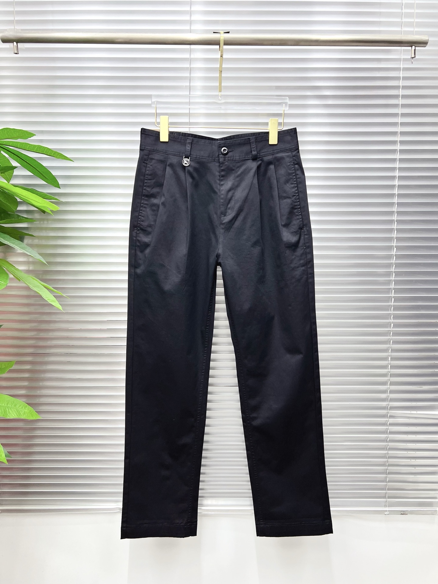 NO:872293,Burberry casual pants and trousers 2026SS autumn and winter new style, special fabric for advanced custom pants, customized original hardware, heavy craftsmanship, fine turning and routing, customized fabric, soft and comfortable, significant texture, exquisite accessories, great upper body effect, complete three standards, standard size 29-38, no 35,, burberry, burberry,19860909Burberry 巴宝莉 休闲裤 西裤2026SS秋冬新款 高级定制裤子专用面料 定制原版五金 重工工艺打造 车工走线精细 定制面料 柔软舒适 质感显著 辅料精美 上身效果超赞 三标齐全 标准尺码29-38,无35,,burberry,burberry,,Men's clothing