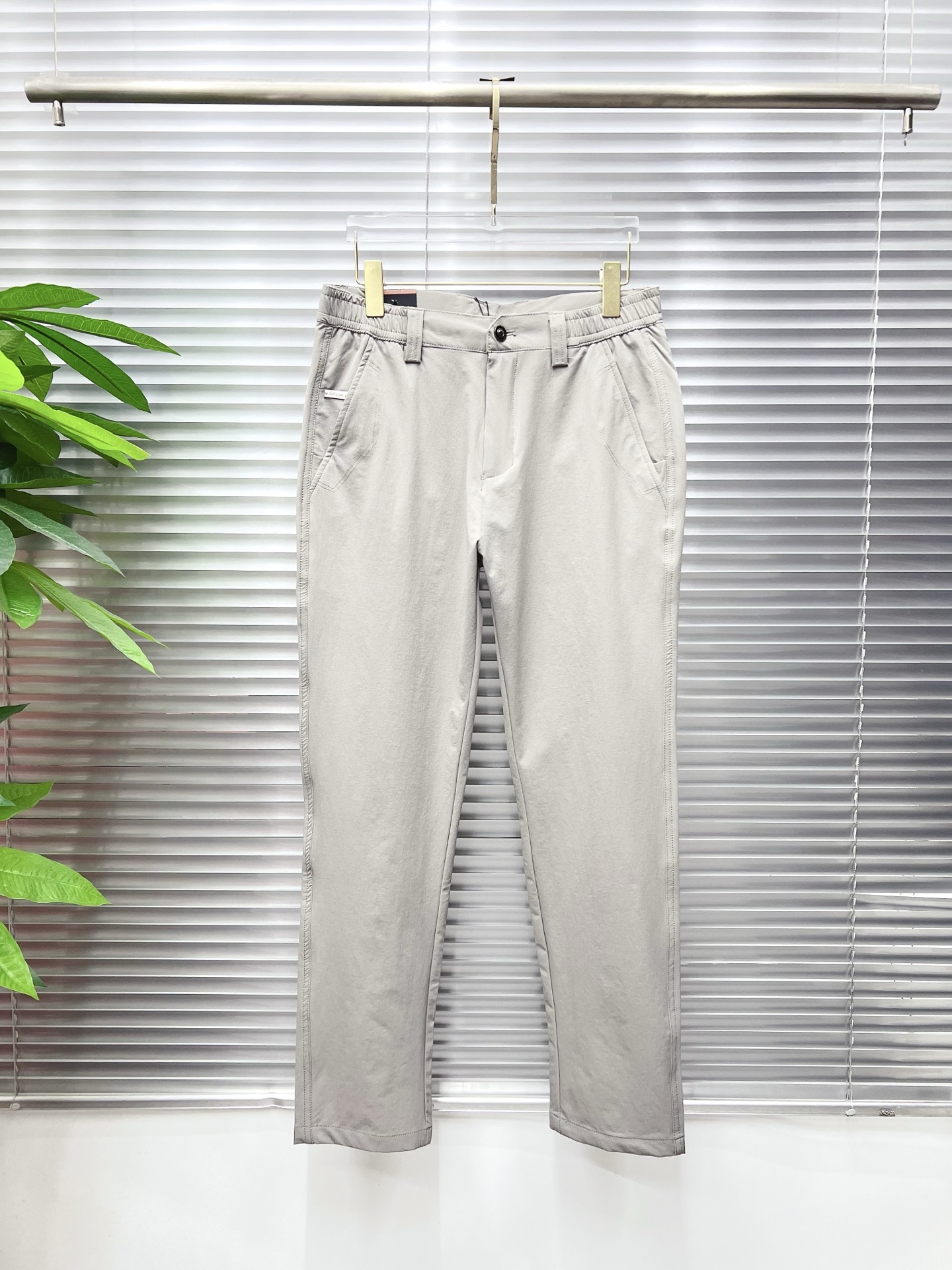 NO:872307,Zegna casual pants, trousers 2026SS autumn and winter new style, special fabric for advanced custom pants, customized original hardware, heavy craftsmanship, fine lathe wiring, customized fabric, soft and comfortable, significant texture, exquisite accessories, great upper body effect, complete three standards, standard size 29-38, no 35,,zegna,19860909杰尼亚 休闲裤 西裤2026SS秋冬新款 高级定制裤子专用面料 定制原版五金 重工工艺打造 车工走线精细 定制面料 柔软舒适 质感显著 辅料精美 上身效果超赞 三标齐全 标准尺码29-38,无35,,zegna,,Men's clothing