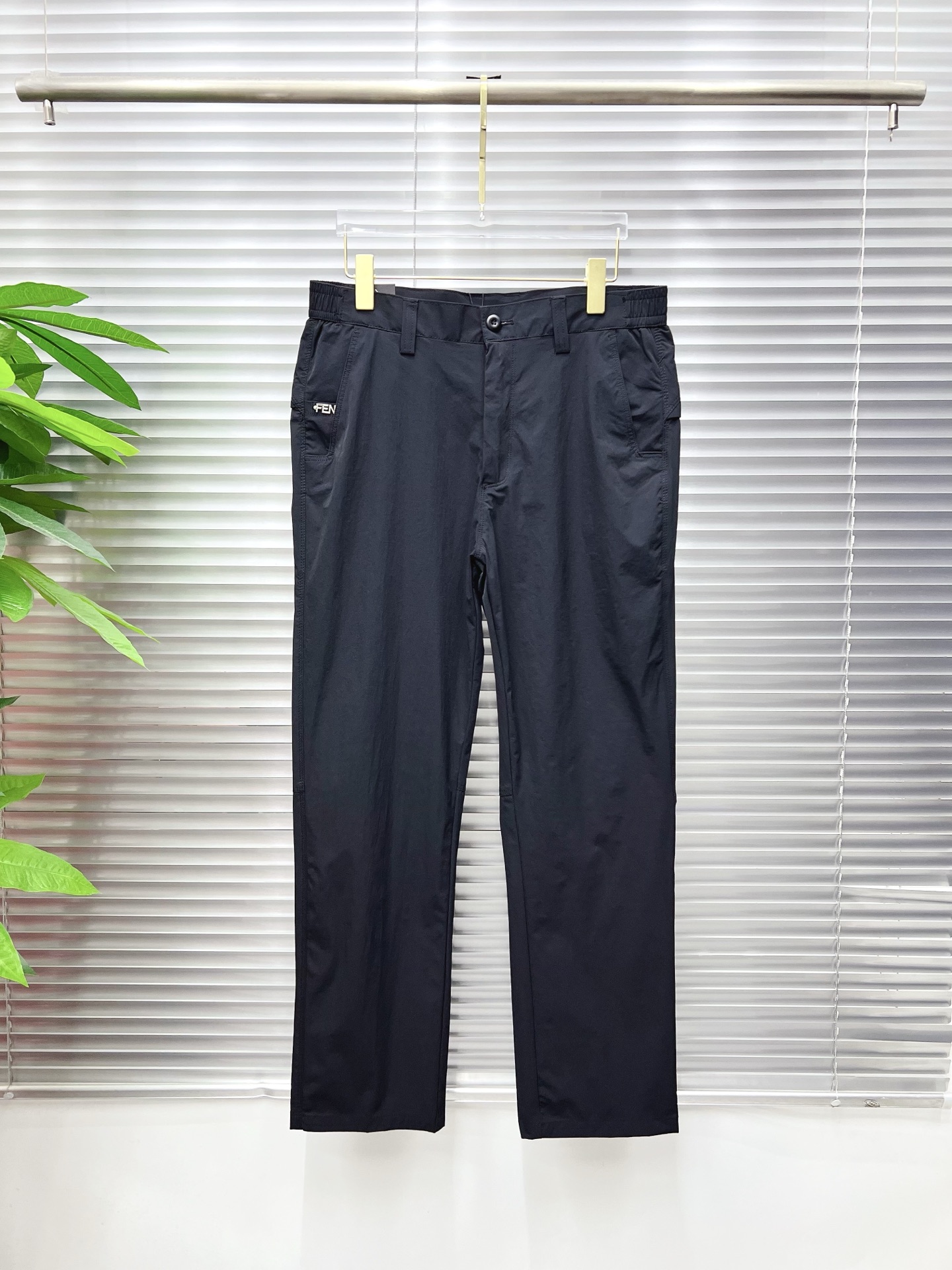 NO:872239,FENDI Fendi casual pants, trousers 2026SS autumn and winter new style, special fabric for advanced custom pants, customized original hardware, heavy craftsmanship, fine turning and routing, customized fabric, soft and comfortable, significant texture, exquisite accessories, excellent upper body effect, complete three standards, standard size 29-38, no 35,,fendi,fendi,19860909FENDI 芬迪 休闲裤 西裤2026SS秋冬新款 高级定制裤子专用面料 定制原版五金 重工工艺打造 车工走线精细 定制面料 柔软舒适 质感显著 辅料精美 上身效果超赞 三标齐全 标准尺码29-38,无35,,fendi,fendi,,Men's clothing
