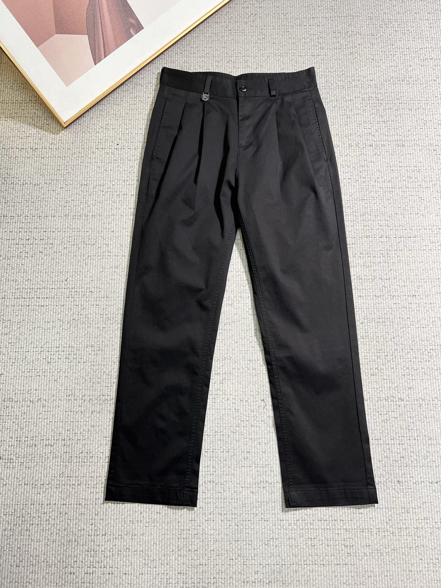 NO:841266,Burberry casual pants and trousers 2026SS autumn and winter new style, special fabric for advanced custom pants, customized original hardware, heavy craftsmanship, fine turning and routing, customized fabric, soft and comfortable, significant texture, exquisite accessories, great upper body effect, complete three standards, standard size 29-38, no 35,, burberry, burberry,19860909Burberry 巴宝莉 休闲裤 西裤2026SS秋冬新款 高级定制裤子专用面料 定制原版五金 重工工艺打造 车工走线精细 定制面料 柔软舒适 质感显著 辅料精美 上身效果超赞 三标齐全 标准尺码29-38,无35,,burberry,burberry,,Men's clothing