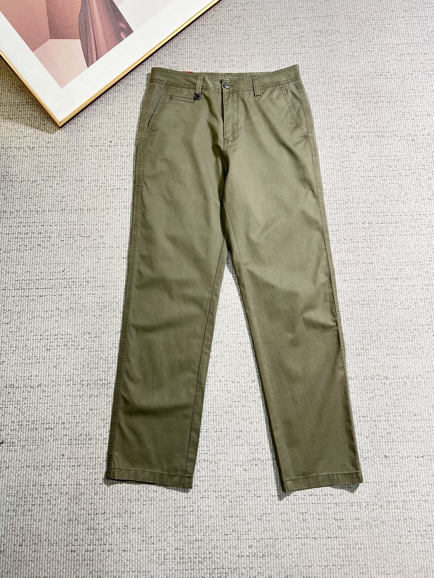 NO:841270,LP Casual Pants, Western Pants 2026SS Autumn and Winter New Style, Special Fabric for Advanced Custom Pants, Customized Original Hardware, Heavy Craftsmanship, Fine Turning, Customized Fabric, Soft and Comfortable, Remarkable Texture, Exquisite Accessories, Excellent Upper Body Effect, Complete Three Standards, Standard Sizes 29-38, No 35,, loro piana,19860909LP 休闲裤 西裤2026SS秋冬新款 高级定制裤子专用面料 定制原版五金 重工工艺打造 车工走线精细 定制面料 柔软舒适 质感显著 辅料精美 上身效果超赞 三标齐全 标准尺码29-38,无35,,loro piana,,Men's clothing