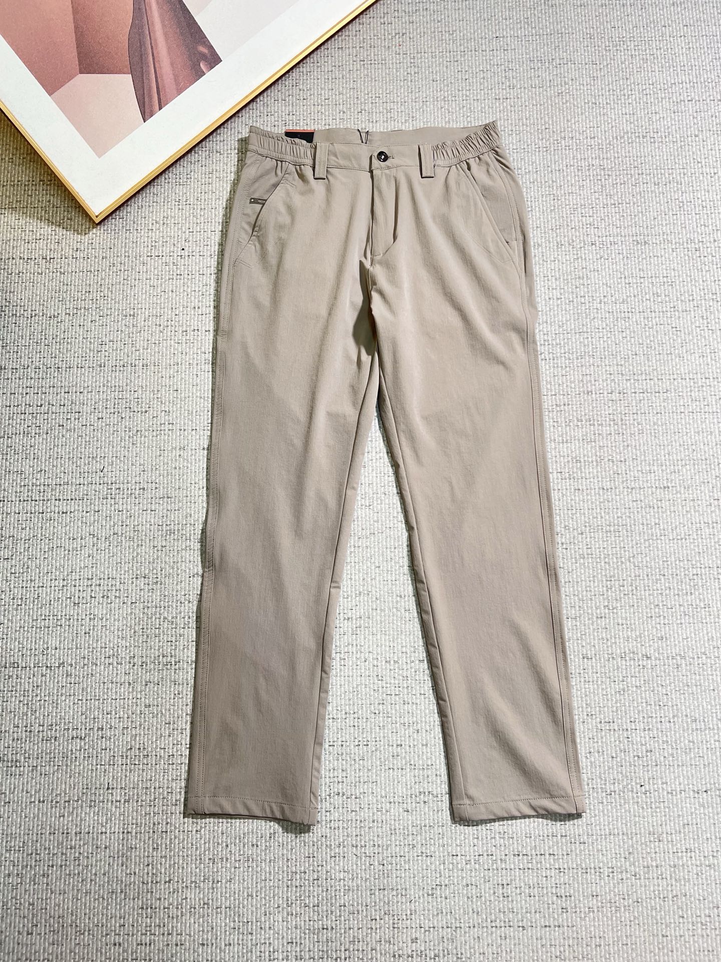 NO:841274,Zegna casual pants, trousers 2026SS autumn and winter new style, special fabric for advanced custom pants, customized original hardware, heavy craftsmanship, fine lathe wiring, customized fabric, soft and comfortable, significant texture, exquisite accessories, great upper body effect, complete three standards, standard size 29-38, no 35,,zegna,19860909杰尼亚 休闲裤 西裤2026SS秋冬新款 高级定制裤子专用面料 定制原版五金 重工工艺打造 车工走线精细 定制面料 柔软舒适 质感显著 辅料精美 上身效果超赞 三标齐全 标准尺码29-38,无35,,zegna,,Men's clothing