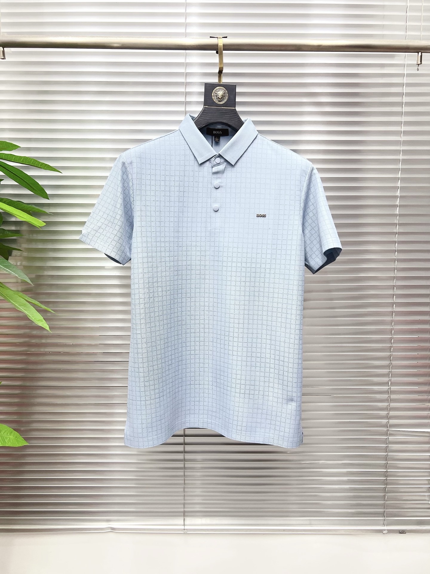 NO:849681,BOSS 2026  The new summer men's lapel polo shirt unlocks Italian elegance. The neckline design is the finishing touch of the entire short sleeve. Simple lines outline a neat shape. The iconic brand logo is presented on the chest with exquisite embroidery technology. It is low-key yet recognizable. Every detail demonstrates the brand's profound heritage and persistent pursuit of the brand. It is made of high-quality fabrics, soft and comfortable, with excellent breathability and delicate touch. Even when worn in the hot summer, you can always stay fresh!  Size M-3XL,,T-shirt,19860909BOSS 2026 夏季新款男士翻领polo衫,解锁意式优雅.领口设计是整件短袖的点睛之笔,简约线条勾勒出利落造型,标志性品牌logo以精致的刺绣工艺呈现于胸前,低调又不失辨识度,每一处细节都彰显着品牌的深厚底蕴与对品牌的执着追求.选用高品质面料,柔软舒适,透气性极佳,触感细腻,即使在炎炎夏日穿着,也能时刻保持清爽！ 码数M-3XL,,T-shirt,,Men's clothing