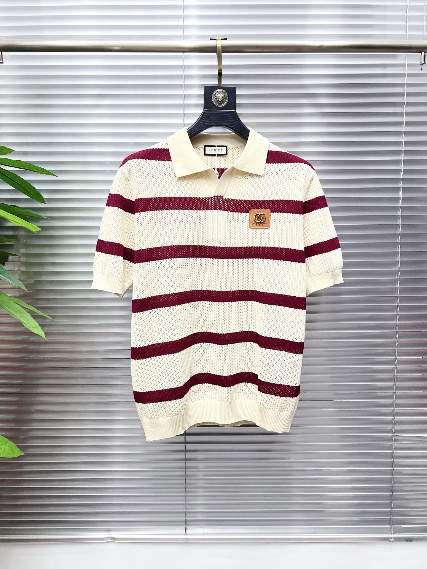 NO:838703,Gucci's new knitted short-sleeve, super classic design, simple without any unnecessary cumbersomeness, a versatile item that is indispensable for the wardrobe, made of high-quality wool, super comfortable to wear, avant-garde and practical, exquisite and perfect craftsmanship, a classic in the fashion and leisure series!  Size M-3XL,,T-shirt,19860909古奇 新款针织短袖,超经典设计,简约没有任何多余累赘感,衣橱不可缺少的一件百搭单品,采用优质羊毛制作而成,穿身上超级舒适,前卫又实穿,精致完美工艺,时尚休闲系列的经典之作！ 尺码M-3XL,,T-shirt,,Men's clothing