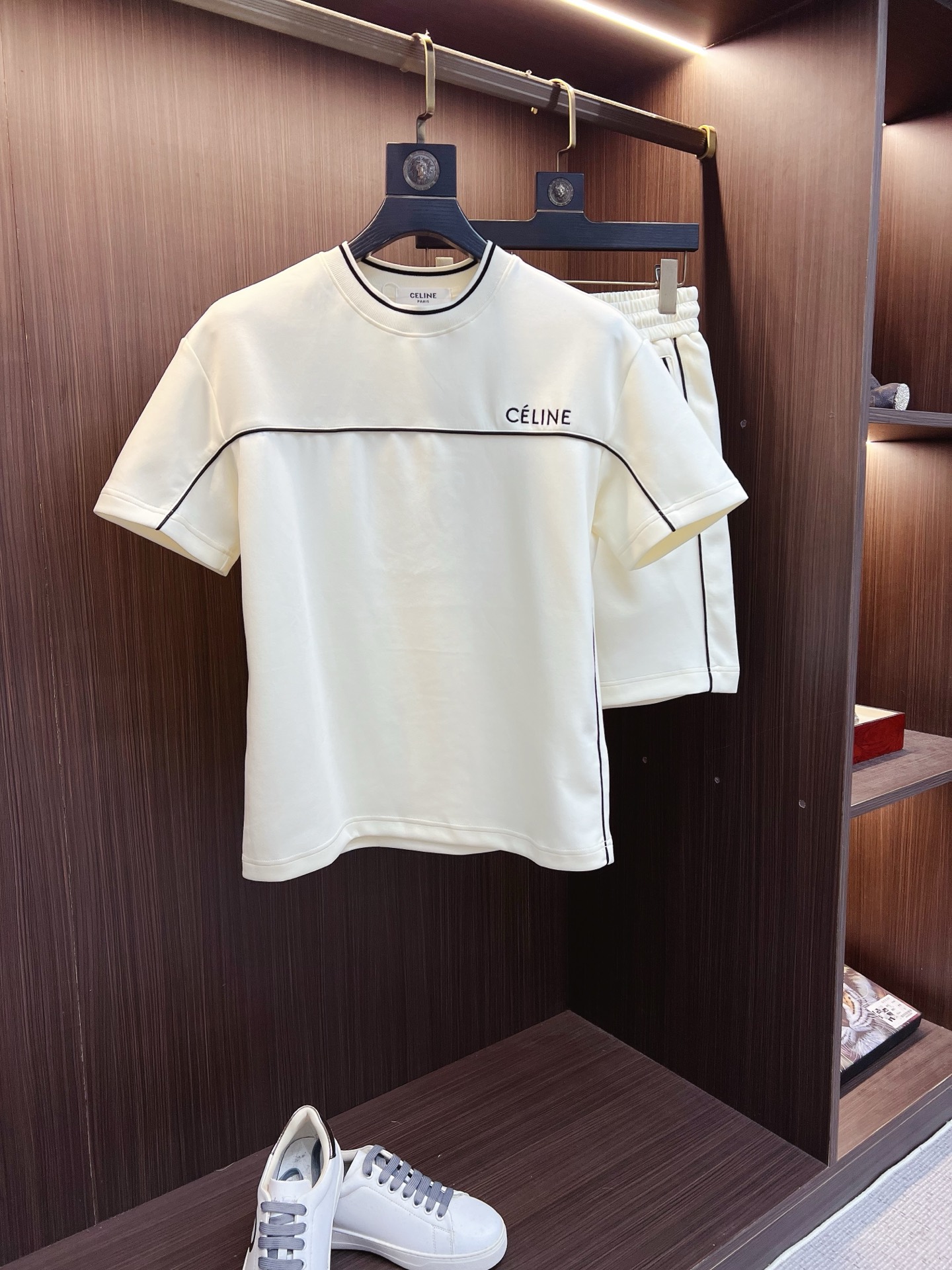 NO:841310,Celine 2026 summer latest model, same style for men and women, classic design short-sleeved T-shirt shorts suit, slightly expanded version, customized air layer fabric, soft to the touch, comfortable to wear, fine workmanship. The upper body effect is invincible and handsome, size M-3XL,,celine,shorts,T-shirt,tees,t-shirt,19860909赛琳 2026夏季最新款,男女同款,经典设计短袖T恤短裤套装,微扩版型,定制空气层面料,手感柔软,穿着舒适,做工精细.上身效果无敌帅气,码数M-3XL,,celine,shorts,T-shirt,tees，t-shirt,,Men's clothing