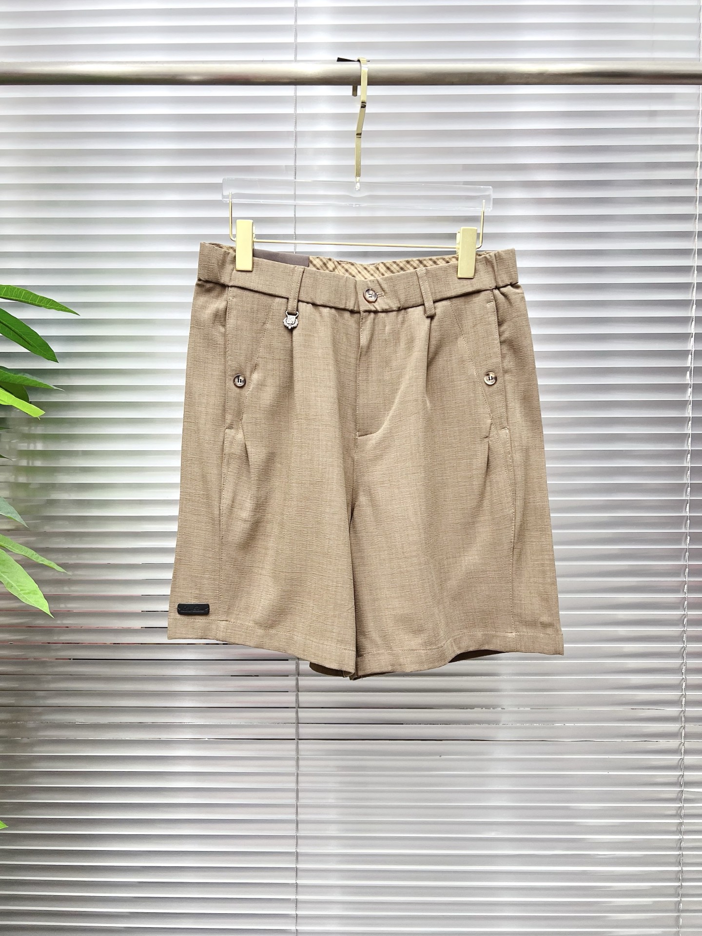 NO:913567,LP 6ss new summer men's casual work shorts, advanced custom-made summer-specific technical quick-drying breathable fabric, with high breathability and comfort, impeccable details, customized development of accessories, what you see is what you get, reflecting high quality. It feels delicate and soft!  Three-dimensional cutting, simple and fashionable, and the upper body shape is awesome!  Size M-4XL,,loro piana,shorts,19860909LP 6ss夏季新款男士休闲工装短裤 高级定制夏季专用科技速干透气面料 透气舒适度高,细节无可挑剔,辅料定制开发,所见即所得,体现高品质.手感细腻柔软！立体裁剪,简单时尚,上身版型超赞！码数M-4XL,,loro piana,shorts,,Men's clothing