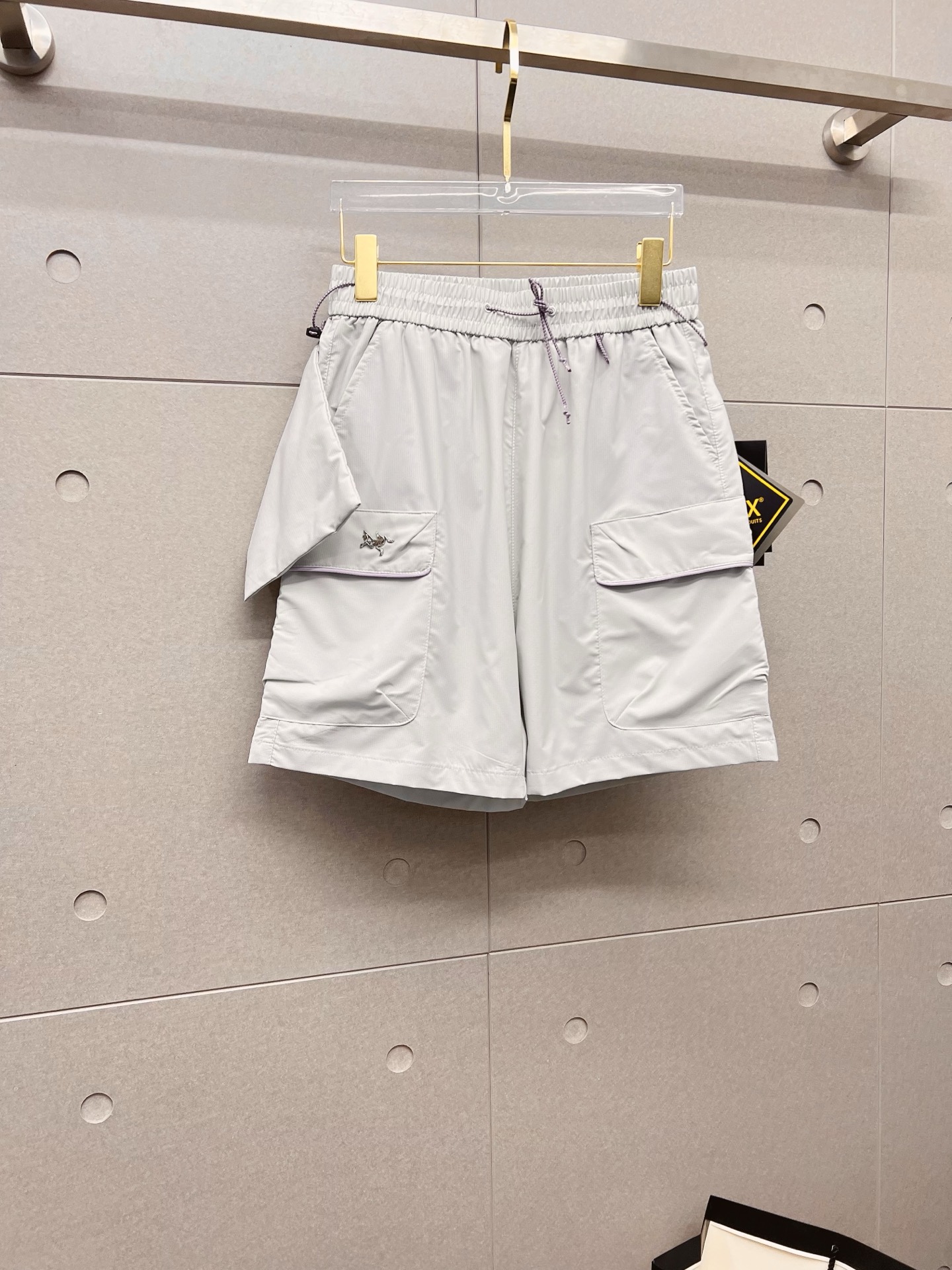 NO:848153,Arc'teryx 26ss new summer men's casual work shorts, advanced custom-made summer-specific technical quick-drying breathable fabric, with high breathability and comfort, impeccable details, customized development of accessories, what you see is what you get, reflecting high quality. It feels delicate and soft!  Three-dimensional cutting, simple and fashionable, and the upper body shape is awesome!  Size M-4XL,arc'teryx,shorts,19860909始祖鸟 26ss夏季新款男士休闲工装短裤 高级定制夏季专用科技速干透气面料 透气舒适度高,细节无可挑剔,辅料定制开发,所见即所得,体现高品质.手感细腻柔软！立体裁剪,简单时尚,上身版型超赞！码数M-4XL,arc'teryx,shorts,,Men's clothing