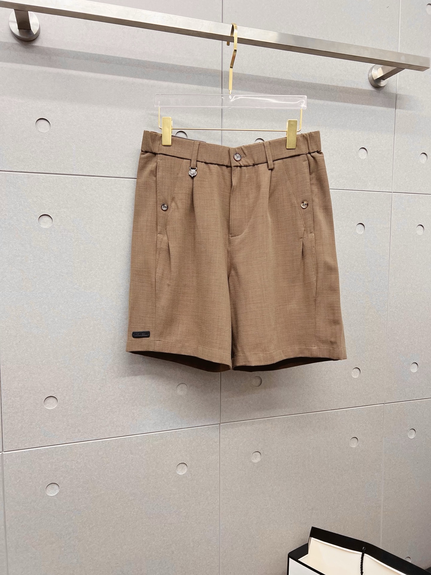 NO:846596,Lss new summer men's casual work shorts, advanced custom-made summer-specific technical quick-drying breathable fabrics, with high breathability and comfort, impeccable details, customized development of accessories, what you see is what you get, reflecting high quality. It feels delicate and soft!  Three-dimensional cutting, simple and fashionable, and the upper body shape is awesome!  Size M-4XL,,shorts,19860909Lss夏季新款男士休闲工装短裤 高级定制夏季专用科技速干透气面料 透气舒适度高,细节无可挑剔,辅料定制开发,所见即所得,体现高品质.手感细腻柔软！立体裁剪,简单时尚,上身版型超赞！码数M-4XL,,shorts,,Men's clothing