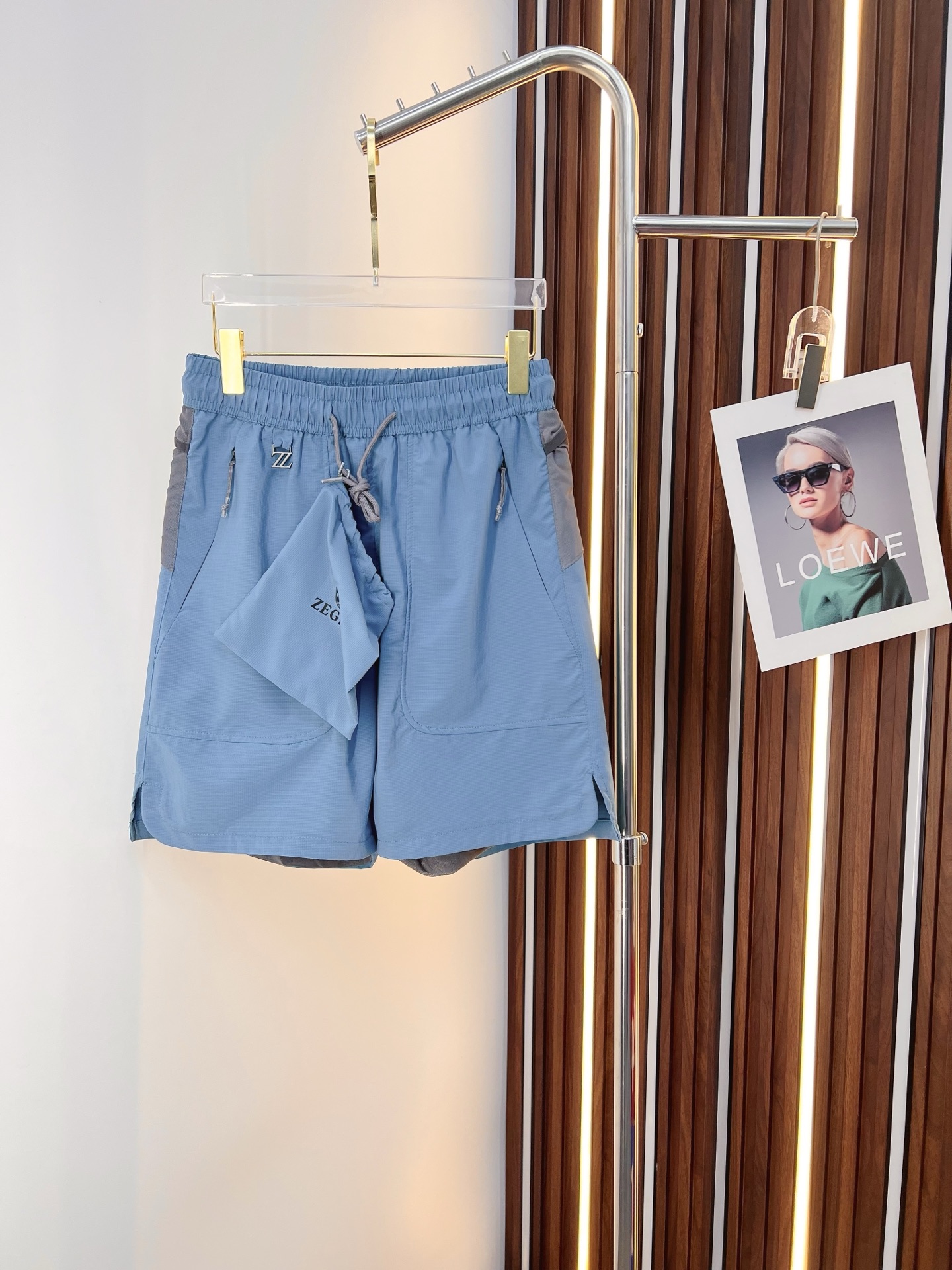 NO:859179,Ermenegildo Zegna 26ss new summer men's casual work shorts, advanced custom-made summer special technical quick-drying breathable fabric, high breathability and comfort, impeccable details, customized development of accessories, what you see is what you get, reflecting high quality. It feels delicate and soft!  Three-dimensional cutting, simple and fashionable, and the upper body shape is awesome!  Size M-2XL,,zegna,shorts,19860909杰尼亚 26ss夏季新款男士休闲工装短裤 高级定制夏季专用科技速干透气面料 透气舒适度高,细节无可挑剔,辅料定制开发,所见即所得,体现高品质.手感细腻柔软！立体裁剪,简单时尚,上身版型超赞！码数M-2XL,,zegna,shorts,,Men's clothing