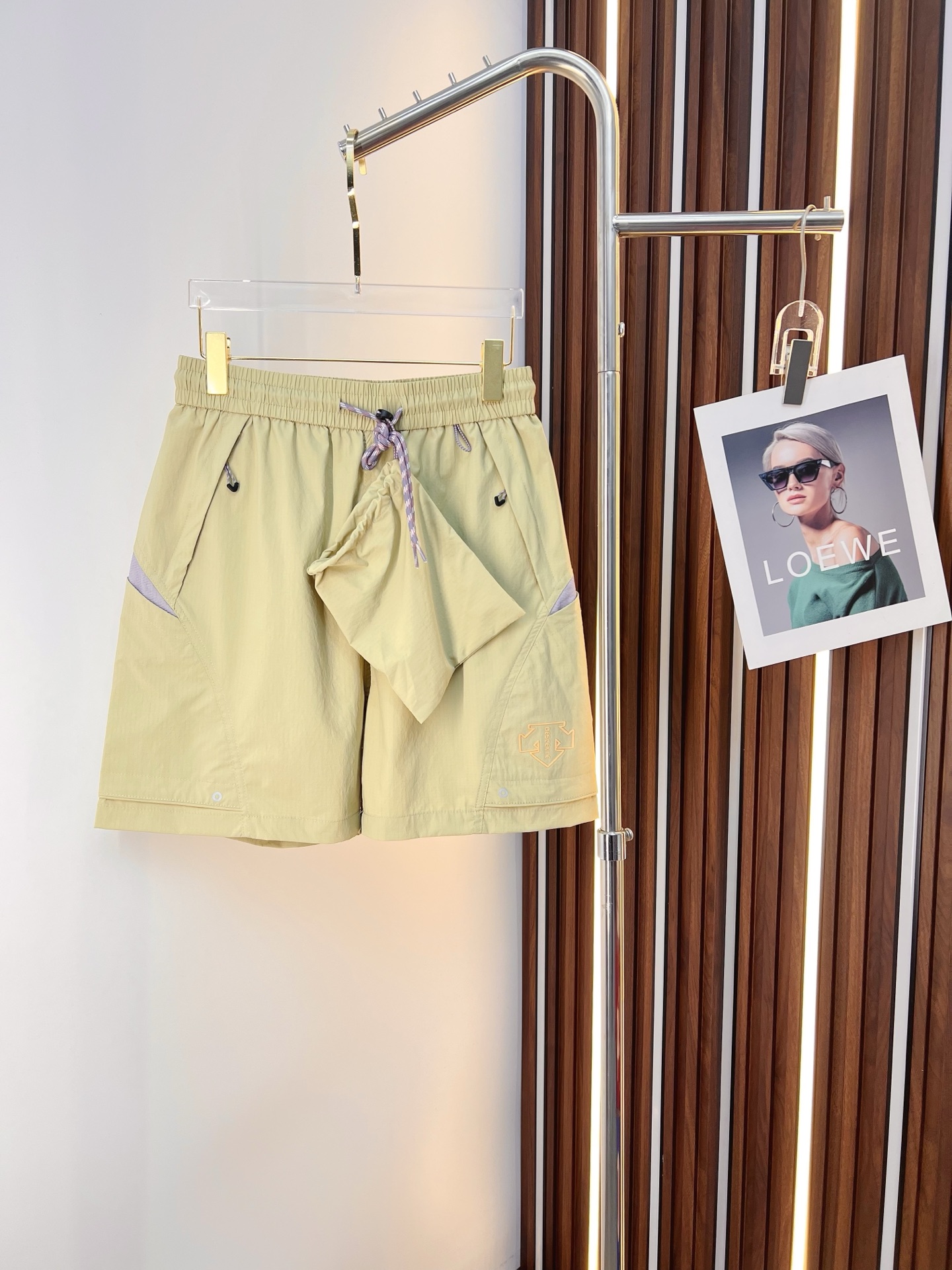 NO:859131,Disante 26ss new summer men's casual work shorts, advanced custom-made summer special technology quick-drying breathable fabric, high breathability and comfort, impeccable details, customized development of accessories, what you see is what you get, reflecting high quality. It feels delicate and soft!  Three-dimensional cutting, simple and fashionable, and the upper body shape is awesome!  Size M-2XL,,shorts,19860909迪山特 26ss夏季新款男士休闲工装短裤 高级定制夏季专用科技速干透气面料 透气舒适度高,细节无可挑剔,辅料定制开发,所见即所得,体现高品质.手感细腻柔软！立体裁剪,简单时尚,上身版型超赞！码数M-2XL,,shorts,,Men's clothing