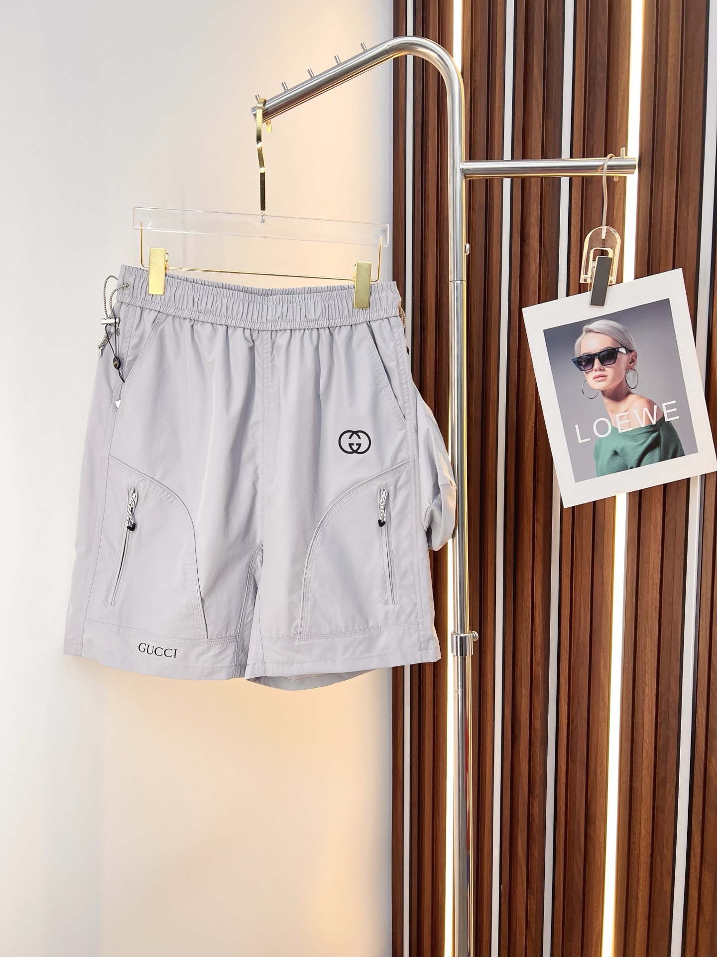 NO:849684,GUCCI Gucci 26ss new summer men's casual work shorts, advanced customized summer special technology quick-drying breathable fabric, high breathability and comfort, impeccable details, customized development of accessories, what you see is what you get, reflecting high quality. It feels delicate and soft!  Three-dimensional cutting, simple and fashionable, and the upper body shape is awesome!  Size M-4XL,,gucci,shorts,19860909GUCCI 古奇 26ss夏季新款男士休闲工装短裤 高级定制夏季专用科技速干透气面料 透气舒适度高,细节无可挑剔,辅料定制开发,所见即所得,体现高品质.手感细腻柔软！立体裁剪,简单时尚,上身版型超赞！码数M-4XL,,gucci,shorts,,Men's clothing