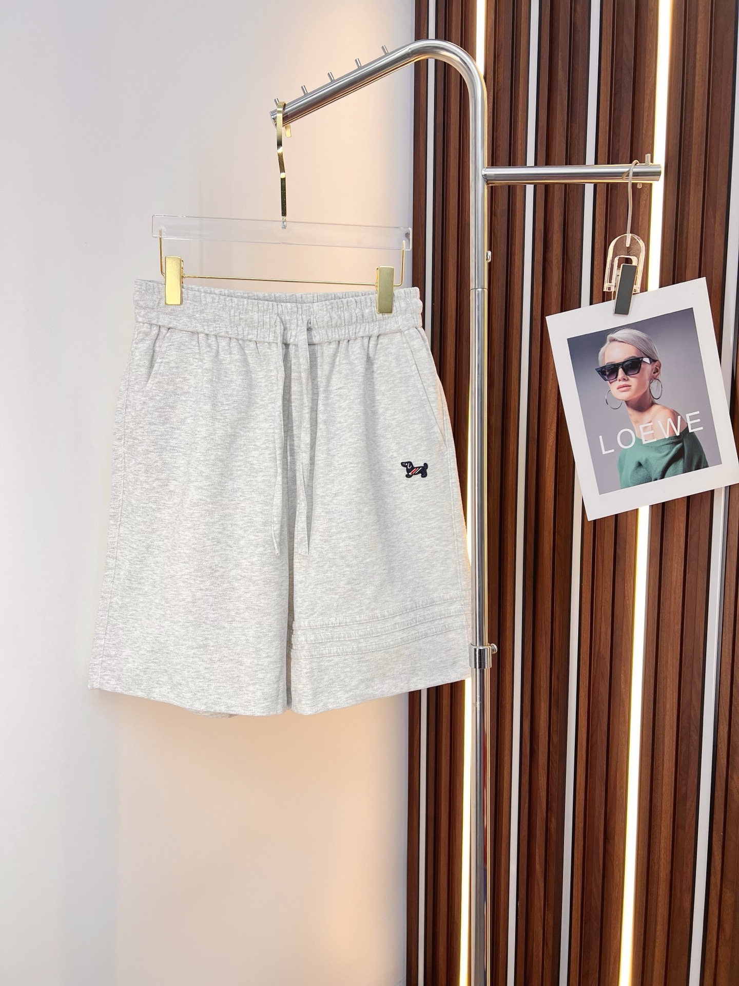 NO:859175,TB 26ss new summer men's casual work shorts, advanced custom-made summer special technology quick-drying breathable fabric, high breathability and comfort, impeccable details, customized development of accessories, what you see is what you get, reflecting high quality. It feels delicate and soft!  Three-dimensional cutting, simple and fashionable, and the upper body shape is awesome!  Size M-4XL,,shorts,19860909TB 26ss夏季新款男士休闲工装短裤 高级定制夏季专用科技速干透气面料 透气舒适度高,细节无可挑剔,辅料定制开发,所见即所得,体现高品质.手感细腻柔软！立体裁剪,简单时尚,上身版型超赞！码数M-4XL,,shorts,,Men's clothing