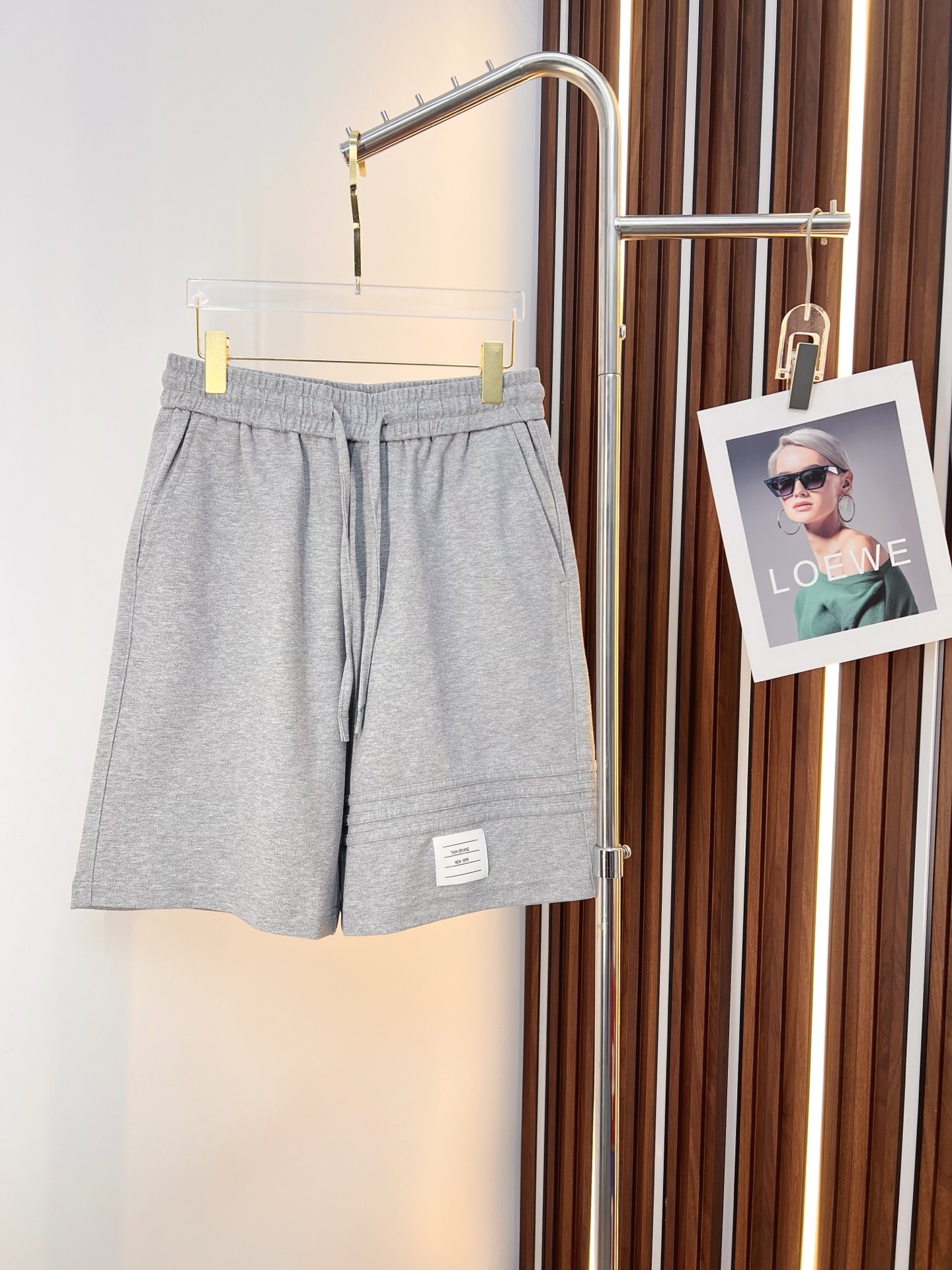 NO:849720,TB 26ss new summer men's casual work shorts, advanced custom-made summer special technology quick-drying breathable fabric, high breathability and comfort, impeccable details, customized development of accessories, what you see is what you get, reflecting high quality. It feels delicate and soft!  Three-dimensional cutting, simple and fashionable, and the upper body shape is awesome!  Size M-4XL,,shorts,19860909TB 26ss夏季新款男士休闲工装短裤 高级定制夏季专用科技速干透气面料 透气舒适度高,细节无可挑剔,辅料定制开发,所见即所得,体现高品质.手感细腻柔软！立体裁剪,简单时尚,上身版型超赞！码数M-4XL,,shorts,,Men's clothing