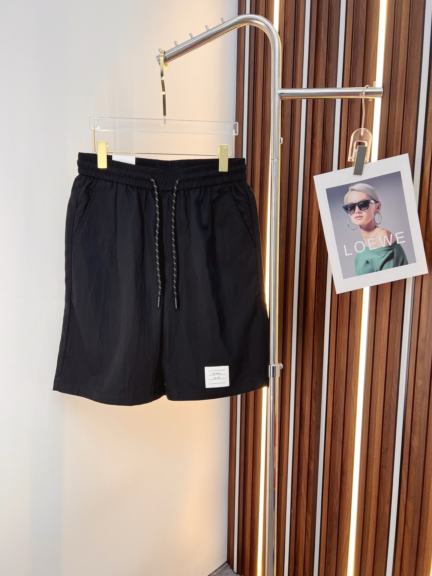 NO:849692,TB 26ss new summer men's casual work shorts, advanced custom-made summer special technology quick-drying breathable fabric, high breathability and comfort, impeccable details, customized development of accessories, what you see is what you get, reflecting high quality. It feels delicate and soft!  Three-dimensional cutting, simple and fashionable, and the upper body shape is awesome!  Size M-4XL,,shorts,19860909TB 26ss夏季新款男士休闲工装短裤 高级定制夏季专用科技速干透气面料 透气舒适度高,细节无可挑剔,辅料定制开发,所见即所得,体现高品质.手感细腻柔软！立体裁剪,简单时尚,上身版型超赞！码数M-4XL,,shorts,,Men's clothing