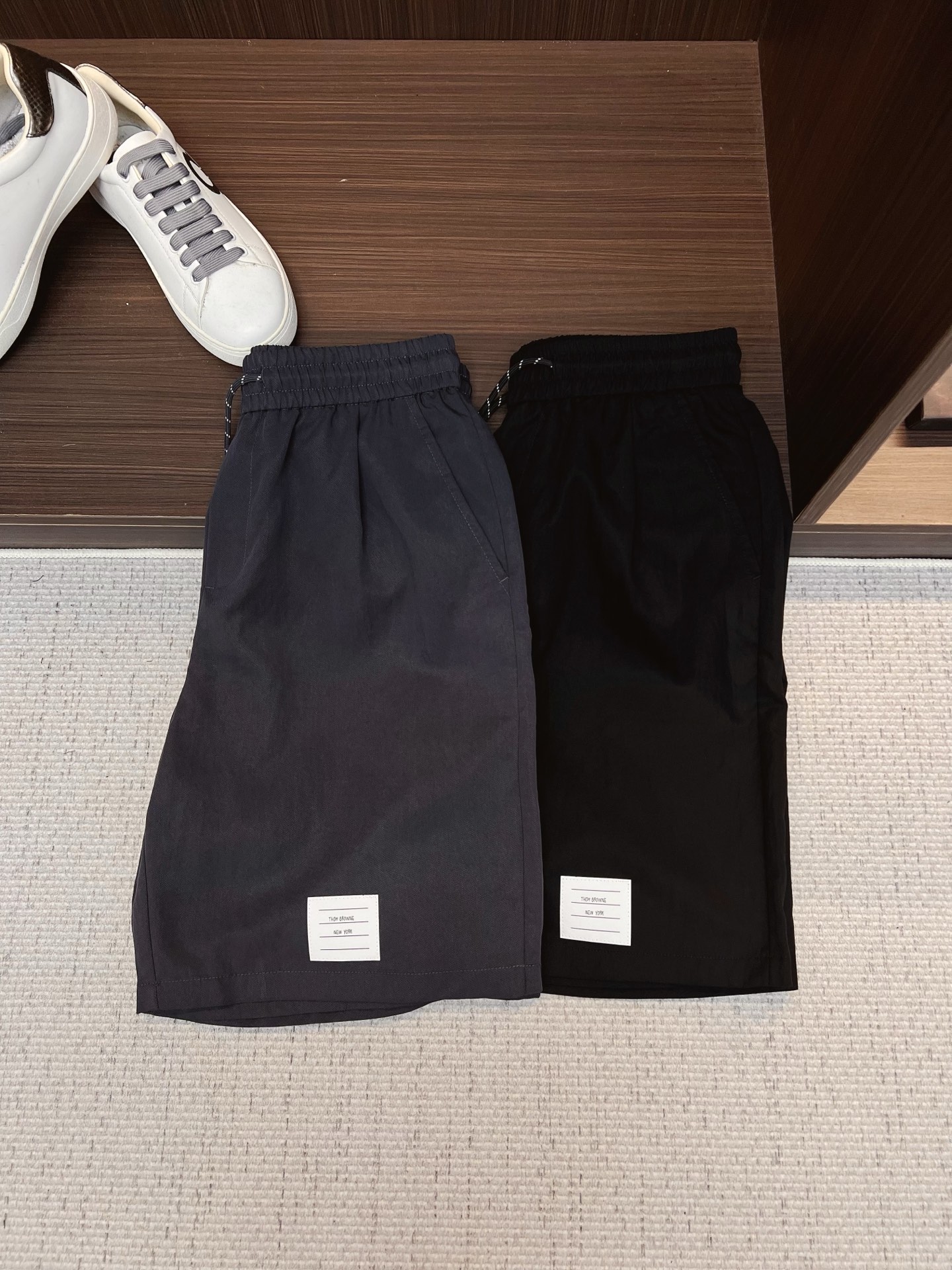 NO:843947,TB 26ss new summer men's casual work shorts, advanced custom-made summer special technology quick-drying breathable fabric, high breathability and comfort, impeccable details, customized development of accessories, what you see is what you get, reflecting high quality. It feels delicate and soft!  Three-dimensional cutting, simple and fashionable, and the upper body shape is awesome!  Size M-4XL,,shorts,19860909TB 26ss夏季新款男士休闲工装短裤 高级定制夏季专用科技速干透气面料 透气舒适度高,细节无可挑剔,辅料定制开发,所见即所得,体现高品质.手感细腻柔软！立体裁剪,简单时尚,上身版型超赞！码数M-4XL,,shorts,,Men's clothing