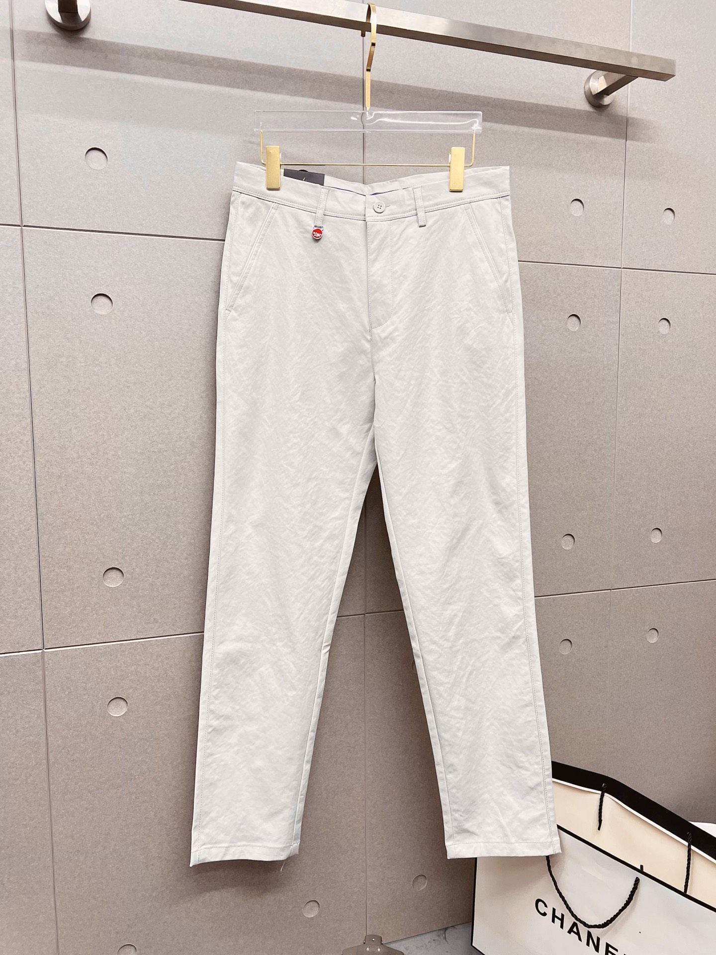 NO:957667,Kiton casual pants 2026SS new summer style, special fabric for advanced custom pants, customized original hardware, heavy craftsmanship, fine turning and routing, customized fabric, soft and comfortable, significant texture, exquisite accessories, excellent upper body effect, complete three standards, standard size 30-38,,19860909Kiton 休闲裤2026SS夏季新款 高级定制裤子专用面料 定制原版五金 重工工艺打造 车工走线精细 定制面料 柔软舒适 质感显著 辅料精美 上身效果超赞 三标齐全 标准尺码30-38,,,Men's clothing