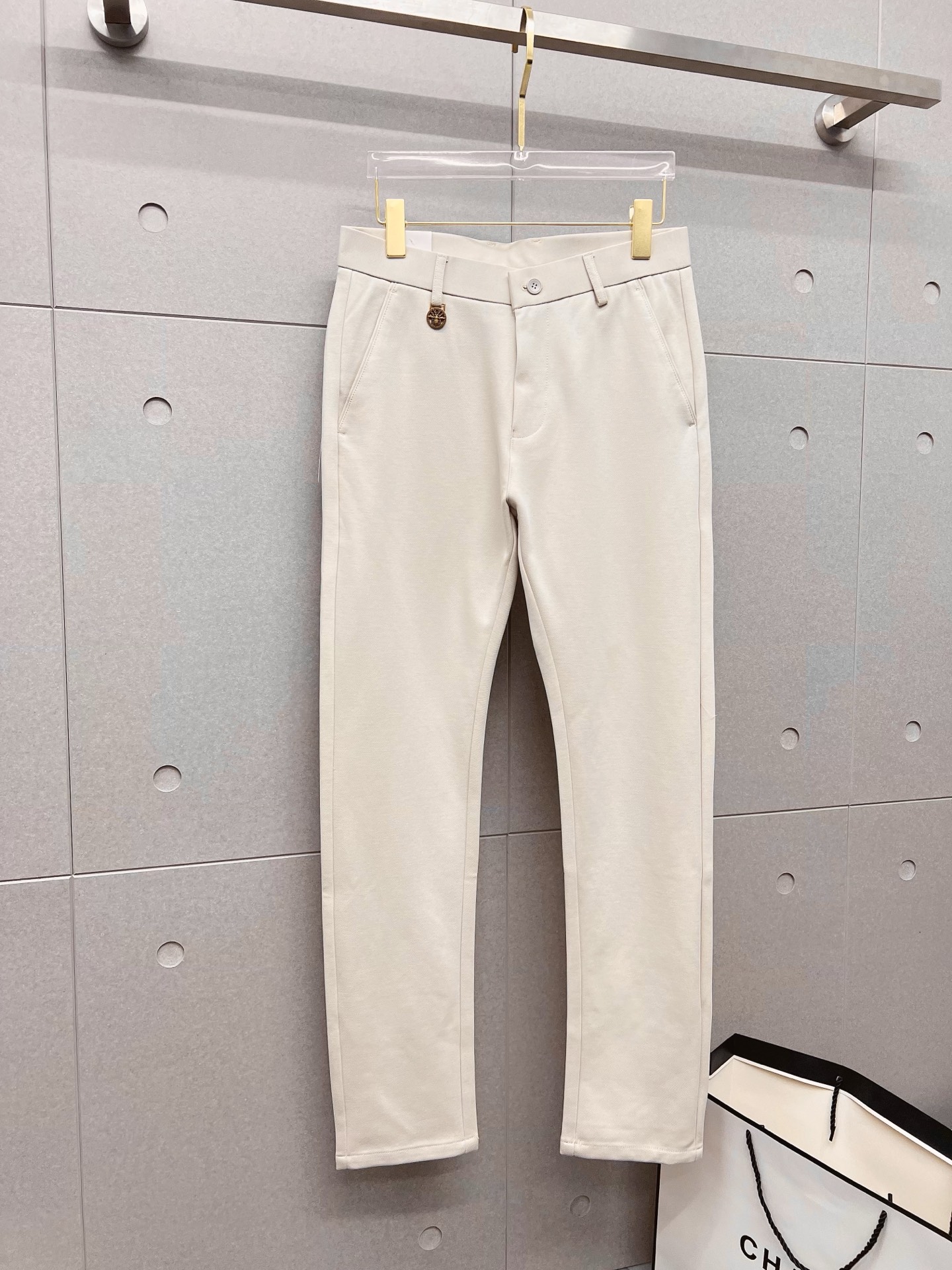 NO:957610,Dior Dior casual pants 2026SS new summer style, special fabric for advanced custom pants, customized original hardware, heavy craftsmanship, fine turning and wiring, customized fabric, soft and comfortable, significant texture, exquisite accessories, great upper body effect, complete three standards, standard size 30-38,, dior, dior,19860909Dior 迪奥 休闲裤2026SS夏季新款 高级定制裤子专用面料 定制原版五金 重工工艺打造 车工走线精细 定制面料 柔软舒适 质感显著 辅料精美 上身效果超赞 三标齐全 标准尺码30-38,,dior,dior,,Men's clothing