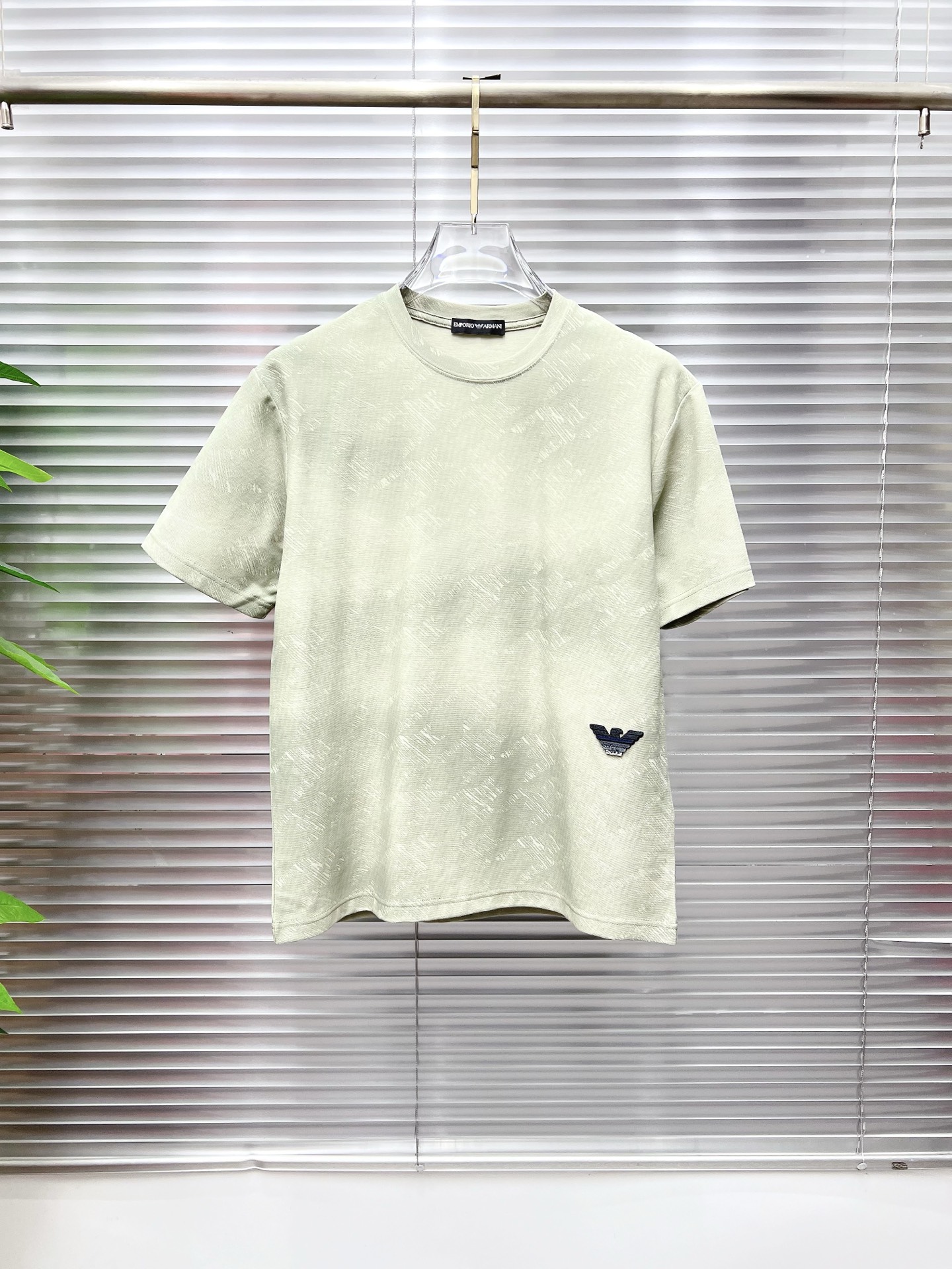 NO:930544,Armani Armani 2026 new summer short-sleeved T-shirt, the exclusive debut of the personalized art series on the entire network. The versatile details are perfectly processed and the pure cotton fabric is very exquisite. The original fabric is the same high version as the Internet celebrity star. The high-quality feel is very comfortable, fashionable and personalized. A super versatile and good-looking one. Size M-3XL,, armani, armani, T-shirt, tees, t-shirt,19860909Armani 阿玛尼 2026夏季新款短袖T恤,个性艺术系列全网独家首发 百搭款细节处理完美纯棉面料十分精致 原版面料 网红明星同款高版本 高品质手感非常舒服 时尚又个性 超级百搭好看的一款.码数M-3XL,,armani,armani,T-shirt,tees，t-shirt,,Men's clothing