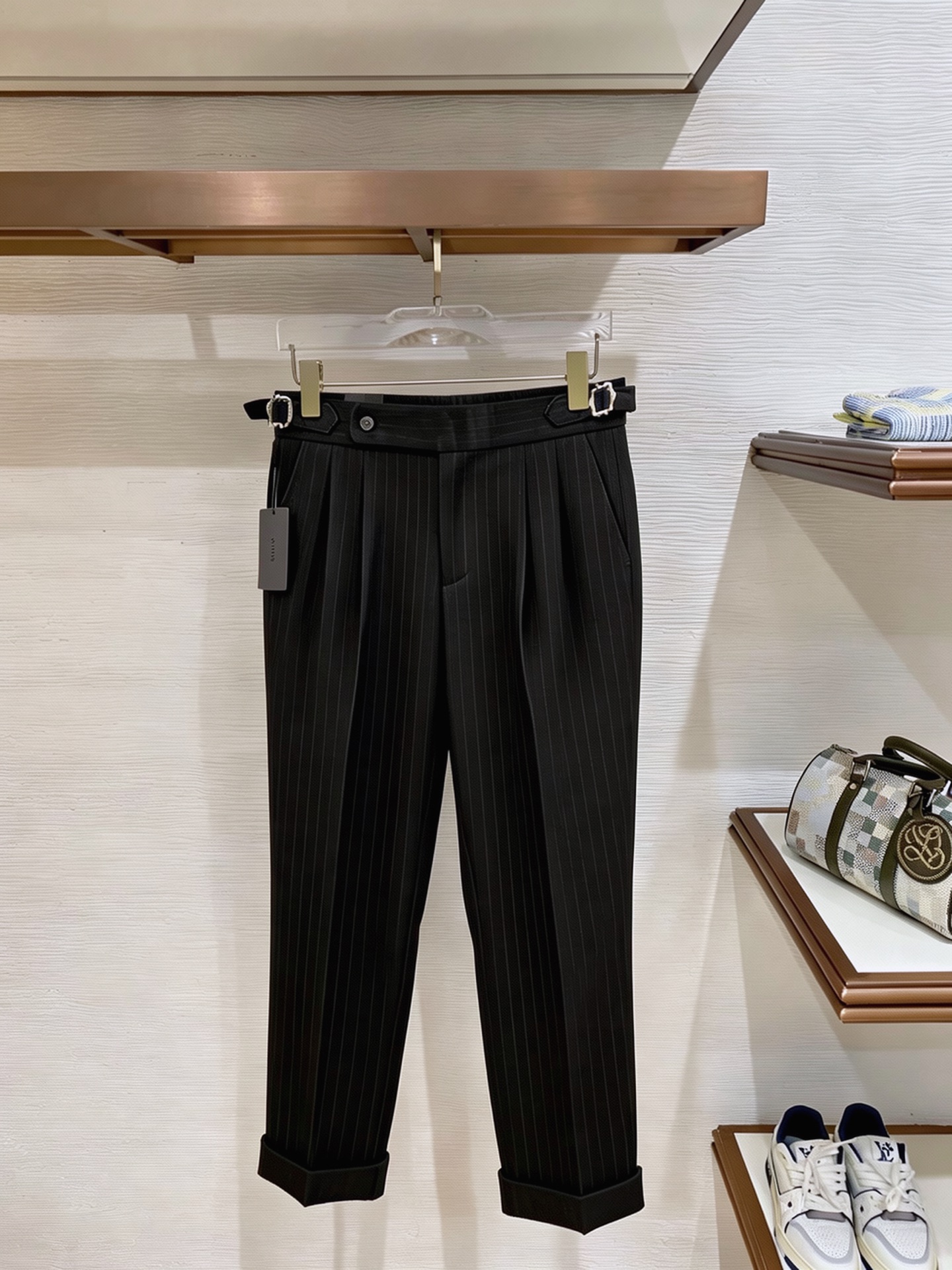 NO:949125,PRADA 2026 new casual pants and trousers, available simultaneously on the official website, trousers body craftsmanship design, imported customer-supplied accessories, fabric customization, OEM products are exempt from inspection!  Every detail is done to the extreme, original hardware accessories, full of fashion, stylish and handsome upper body, a must-have item for fashionistas!  Original product from AX!  Code number 29-36,,prada,prada,19860909PRADA 普拉达 2026新品休闲裤西裤,官网同步发售,裤身工艺设计,进口客供辅料、面料定制,代工厂出品免检！每个细节做到极致,原版五金配件,潮范十足、上身有型帅气,潮人必备单品！ AX原单出品！ 码数29—36,,prada,prada,,Men's clothing