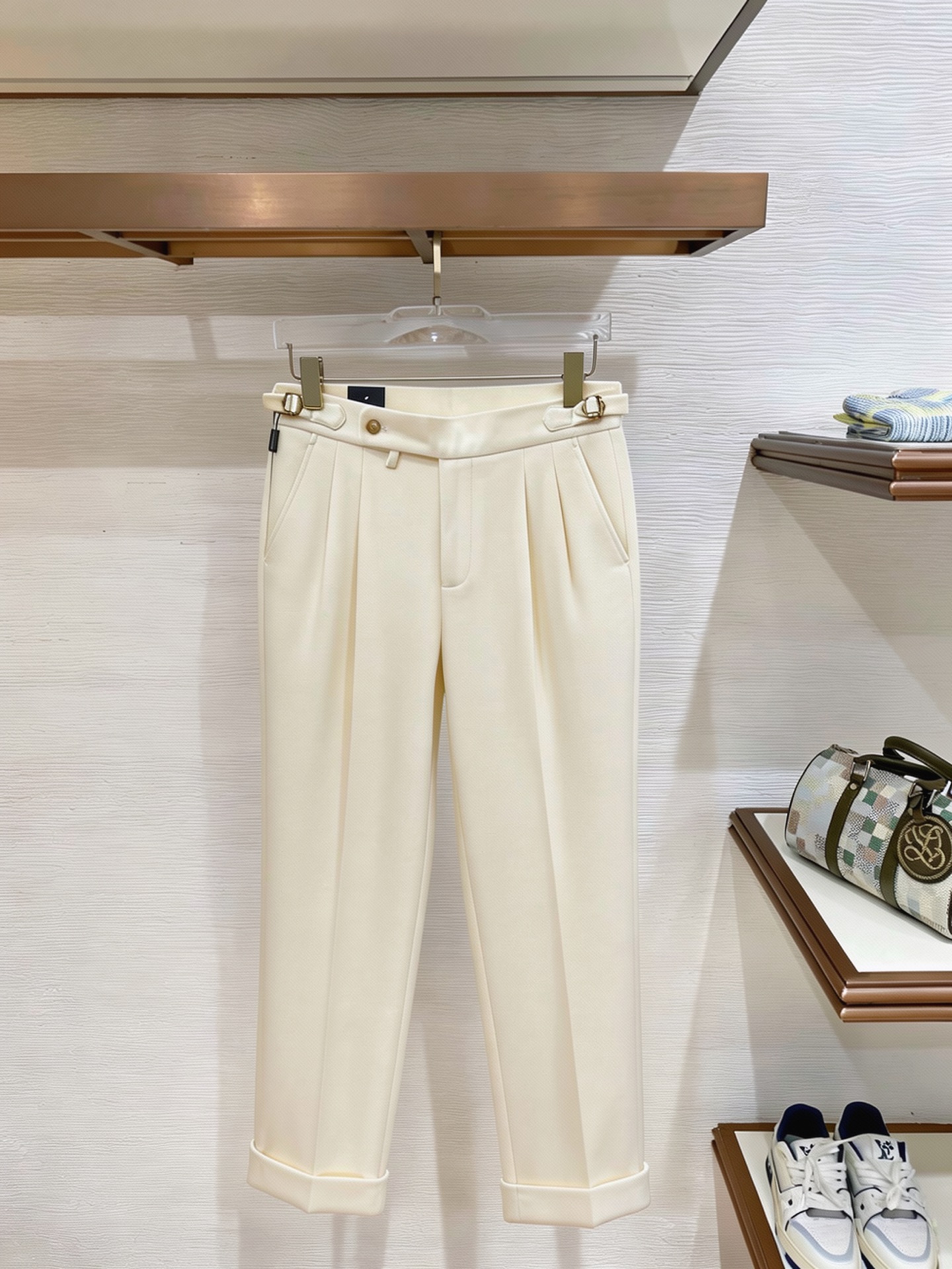 NO:949135,DG 2026 new casual trousers and trousers are on sale simultaneously on the official website. The trousers are designed with body craftsmanship. Imported customer-supplied accessories and fabrics are customized. Factory-produced products are exempted from inspection!  Every detail is done to the extreme, original hardware accessories, full of fashion, stylish and handsome upper body, a must-have item for fashionistas!  Original product from AX!  Code number 29-36,,19860909DG 2026新品休闲裤西裤,官网同步发售,裤身工艺设计,进口客供辅料、面料定制,代工厂出品免检！每个细节做到极致,原版五金配件,潮范十足、上身有型帅气,潮人必备单品！ AX原单出品！ 码数29—36,,,Men's clothing
