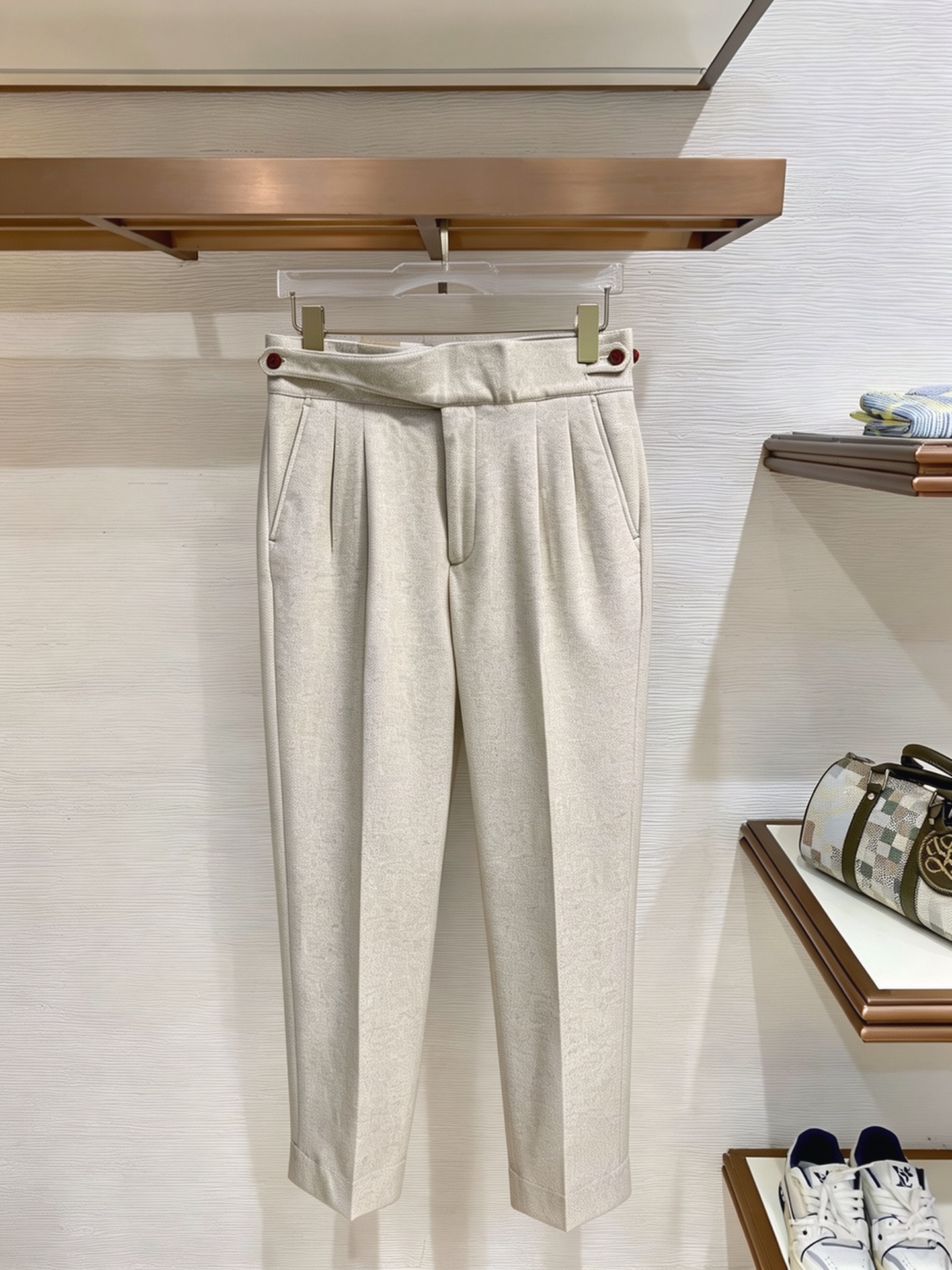 NO:949162,Burberry 2026 new casual trousers and trousers, available simultaneously on the official website, trousers body craftsmanship design, imported customer-supplied accessories, fabric customization, OEM products are exempted from inspection!  Every detail is done to the extreme, original hardware accessories, full of fashion, stylish and handsome upper body, a must-have item for fashionistas!  Original product from AX!  Code number 29-36,,burberry,burberry,19860909Burberry 巴宝莉 2026新品休闲裤西裤,官网同步发售,裤身工艺设计,进口客供辅料、面料定制,代工厂出品免检！每个细节做到极致,原版五金配件,潮范十足、上身有型帅气,潮人必备单品！ AX原单出品！ 码数29—36,,burberry,burberry,,Men's clothing