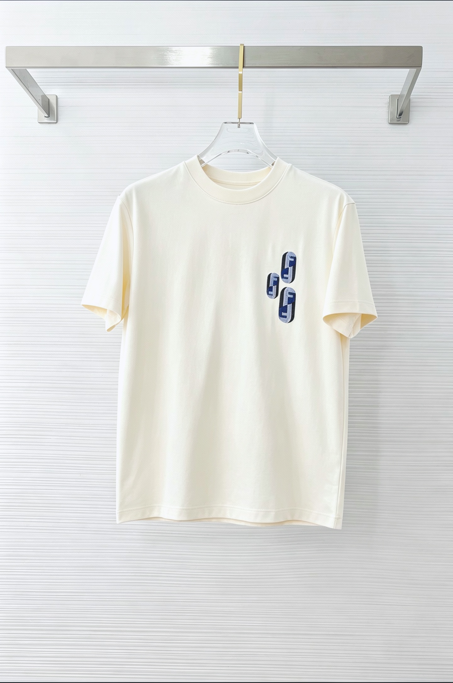 NO:935021,FENDI Fendi 2026 new summer short-sleeved T-shirt, the exclusive debut of the personalized art series on the entire network. The versatile details are perfectly processed and the pure cotton fabric is very exquisite. The original fabric is the same high version of the Internet celebrity star. The high-quality feel is very comfortable, fashionable and personalized. A super versatile and good-looking one. Size M-3XL,,fendi,fendi,T-shirt,tees,t-shirt,19860909FENDI 芬迪 2026夏季新款短袖T恤,个性艺术系列全网独家首发 百搭款细节处理完美纯棉面料十分精致 原版面料 网红明星同款高版本 高品质手感非常舒服 时尚又个性 超级百搭好看的一款.码数M-3XL,,fendi,fendi,T-shirt,tees，t-shirt,,Men's clothing
