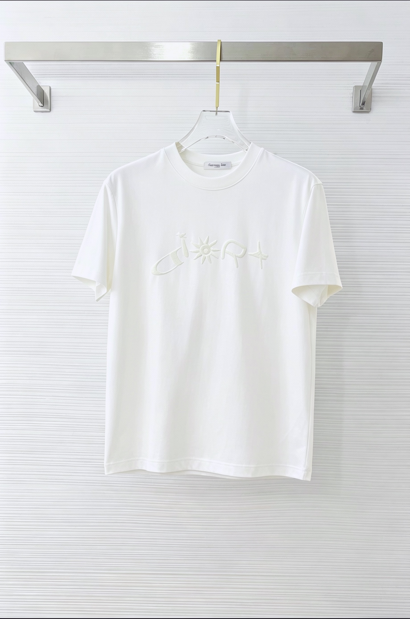 NO:935025,Dior Dior's 2026 new summer short-sleeved T-shirt, the exclusive debut of the personalized art series on the entire network. The versatile details are perfectly processed and the pure cotton fabric is very exquisite. The original fabric is the same high version as the Internet celebrity star. The high-quality feel is very comfortable, fashionable and personalized. A super versatile and good-looking one. Size M-3XL,, dior, dior, T-shirt, tees, t-shirt,19860909Dior 迪奥 2026夏季新款短袖T恤,个性艺术系列全网独家首发 百搭款细节处理完美纯棉面料十分精致 原版面料 网红明星同款高版本 高品质手感非常舒服 时尚又个性 超级百搭好看的一款.码数M-3XL,,dior,dior,T-shirt,tees，t-shirt,,Men's clothing