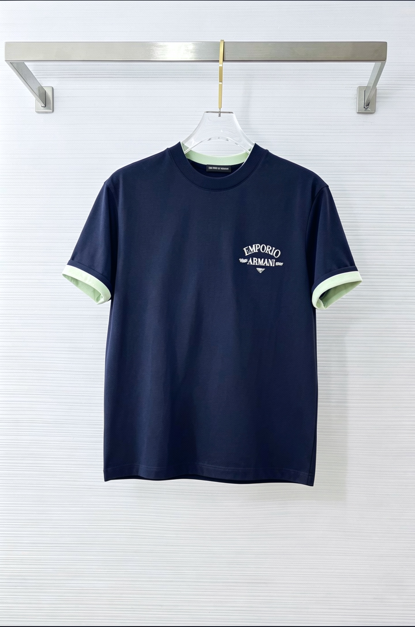NO:935052,Armani Armani 2026 new summer short-sleeved T-shirt, the exclusive debut of the personalized art series on the entire network. The versatile details are perfectly processed and the pure cotton fabric is very exquisite. The original fabric is the same high version as the Internet celebrity star. The high-quality feel is very comfortable, fashionable and personalized. A super versatile and good-looking one. Size M-3XL,, armani, armani, T-shirt, tees, t-shirt,19860909Armani 阿玛尼 2026夏季新款短袖T恤,个性艺术系列全网独家首发 百搭款细节处理完美纯棉面料十分精致 原版面料 网红明星同款高版本 高品质手感非常舒服 时尚又个性 超级百搭好看的一款.码数M-3XL,,armani,armani,T-shirt,tees，t-shirt,,Men's clothing