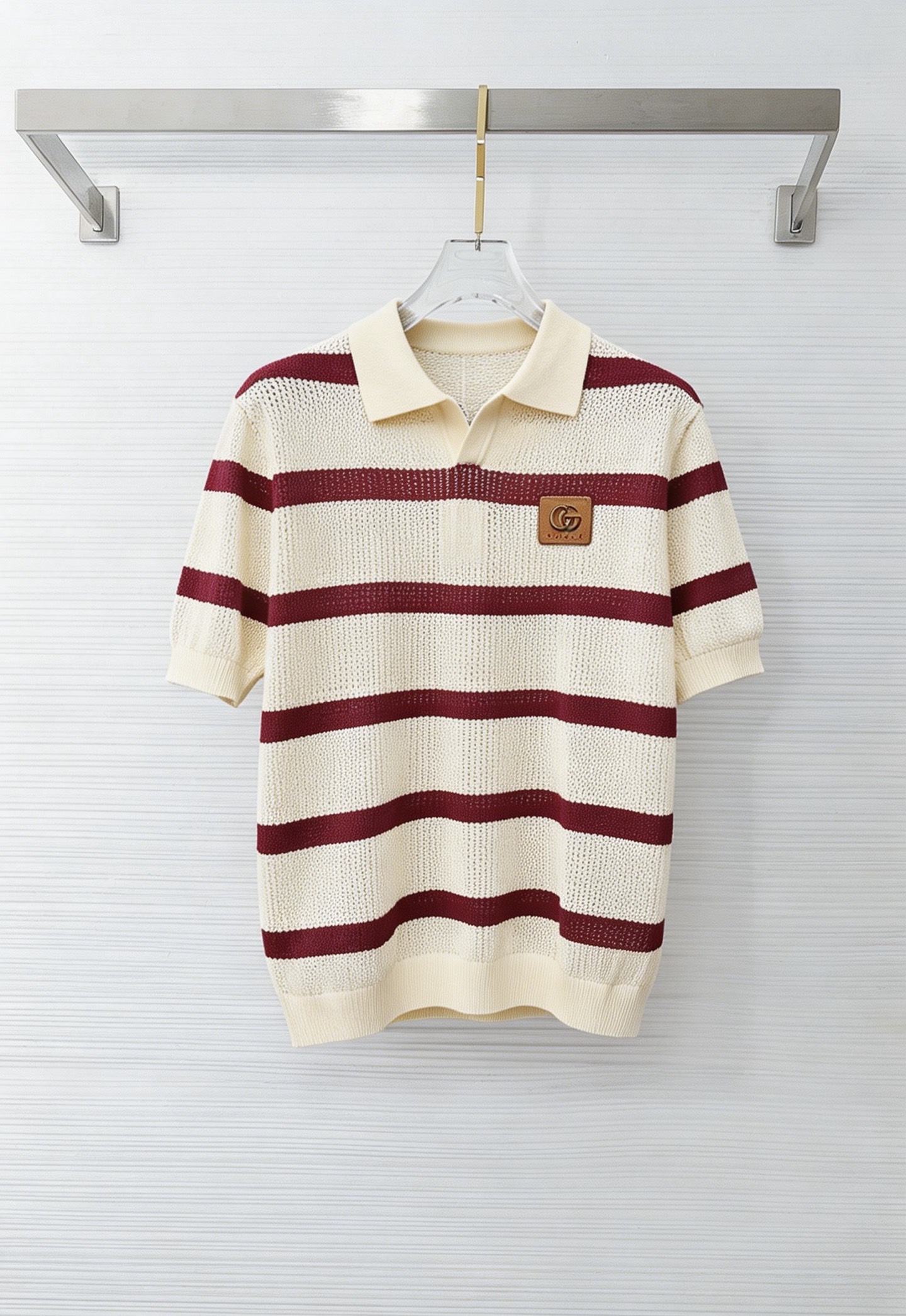 NO:938158,GUCCI Gucci's new knitted short-sleeve, super classic design, simple without any unnecessary cumbersomeness, a versatile item that is indispensable for the wardrobe, made of high-quality wool, super comfortable to wear, avant-garde and practical, exquisite and perfect craftsmanship, a classic in the fashion and leisure series!  Size M-3XL,,gucci,T-shirt,19860909GUCCI 古奇 新款针织短袖,超经典设计,简约没有任何多余累赘感,衣橱不可缺少的一件百搭单品,采用优质羊毛制作而成,穿身上超级舒适,前卫又实穿,精致完美工艺,时尚休闲系列的经典之作！ 尺码M-3XL,,gucci,T-shirt,,Men's clothing
