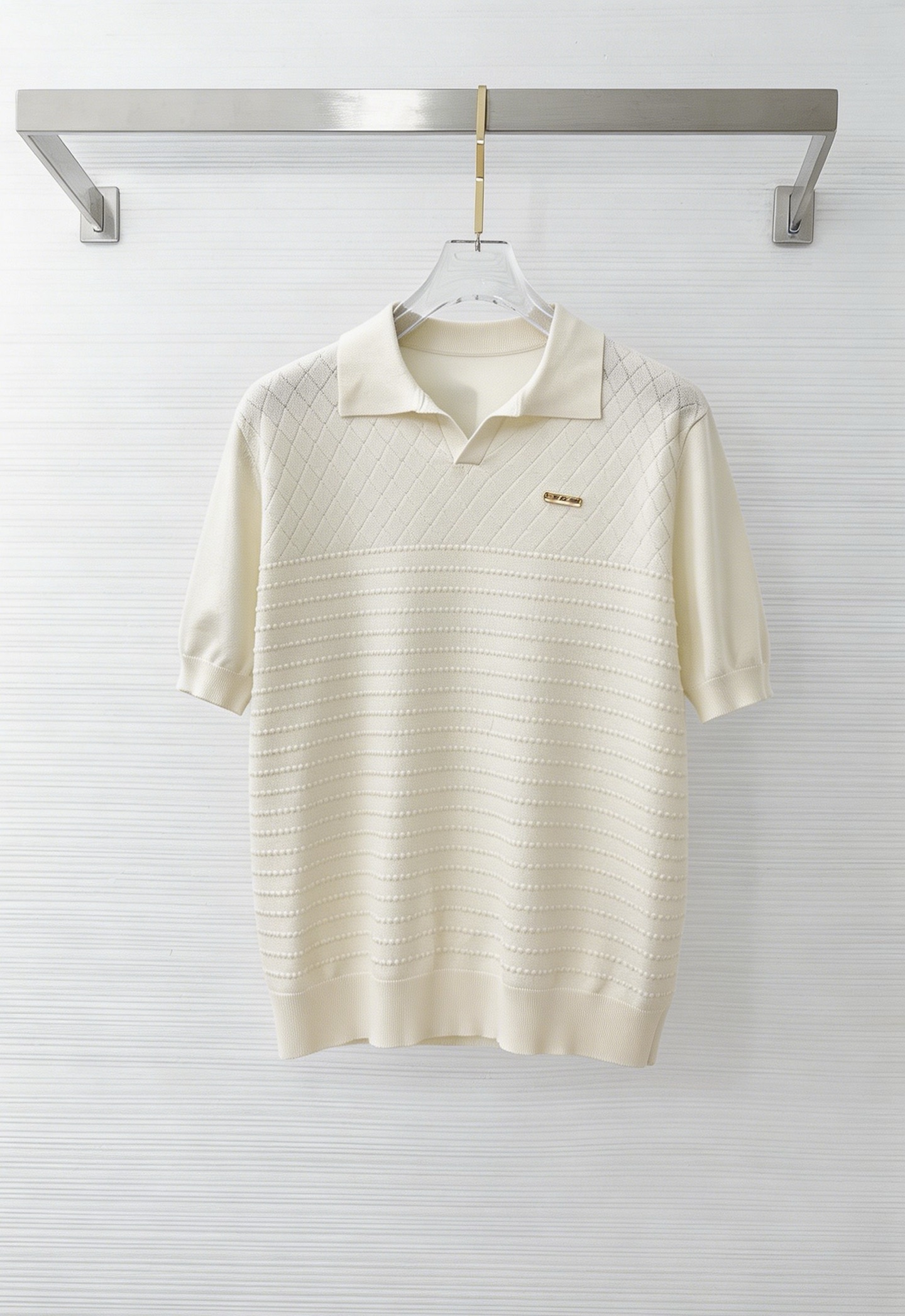 NO:938159,LP's new knitted short-sleeve, super classic design, simple without any unnecessary cumbersomeness, a versatile item that is indispensable for the wardrobe, made of high-quality wool, super comfortable to wear, avant-garde and practical, exquisite and perfect craftsmanship, a classic in the fashion and leisure series!  Size M-3XL,,loro piana,T-shirt,19860909LP 新款针织短袖,超经典设计,简约没有任何多余累赘感,衣橱不可缺少的一件百搭单品,采用优质羊毛制作而成,穿身上超级舒适,前卫又实穿,精致完美工艺,时尚休闲系列的经典之作！ 尺码M-3XL,,loro piana,T-shirt,,Men's clothing