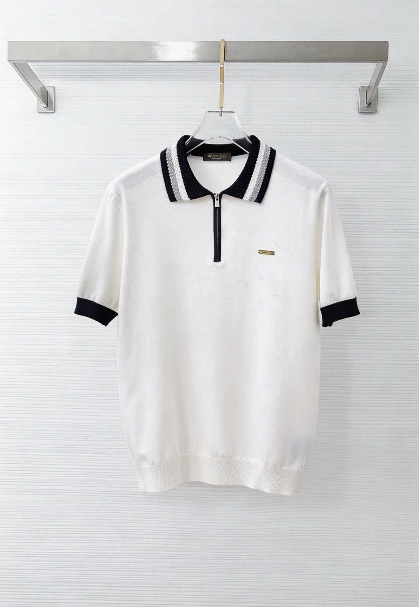 NO:938162,LP's new knitted short-sleeve, ultra-classic design, simple without any unnecessary cumbersomeness, a versatile item that is indispensable for the wardrobe, made of high-quality wool, super comfortable to wear, avant-garde and practical, exquisite and perfect craftsmanship, a classic in the fashion and leisure series!  Size M-3XL,,loro piana,T-shirt,19860909LP 新款针织短袖,超经典设计,简约没有任何多余累赘感,衣橱不可缺少的一件百搭单品,采用优质羊毛制作而成,穿身上超级舒适,前卫又实穿,精致完美工艺,时尚休闲系列的经典之作！ 尺码M-3XL,,loro piana,T-shirt,,Men's clothing