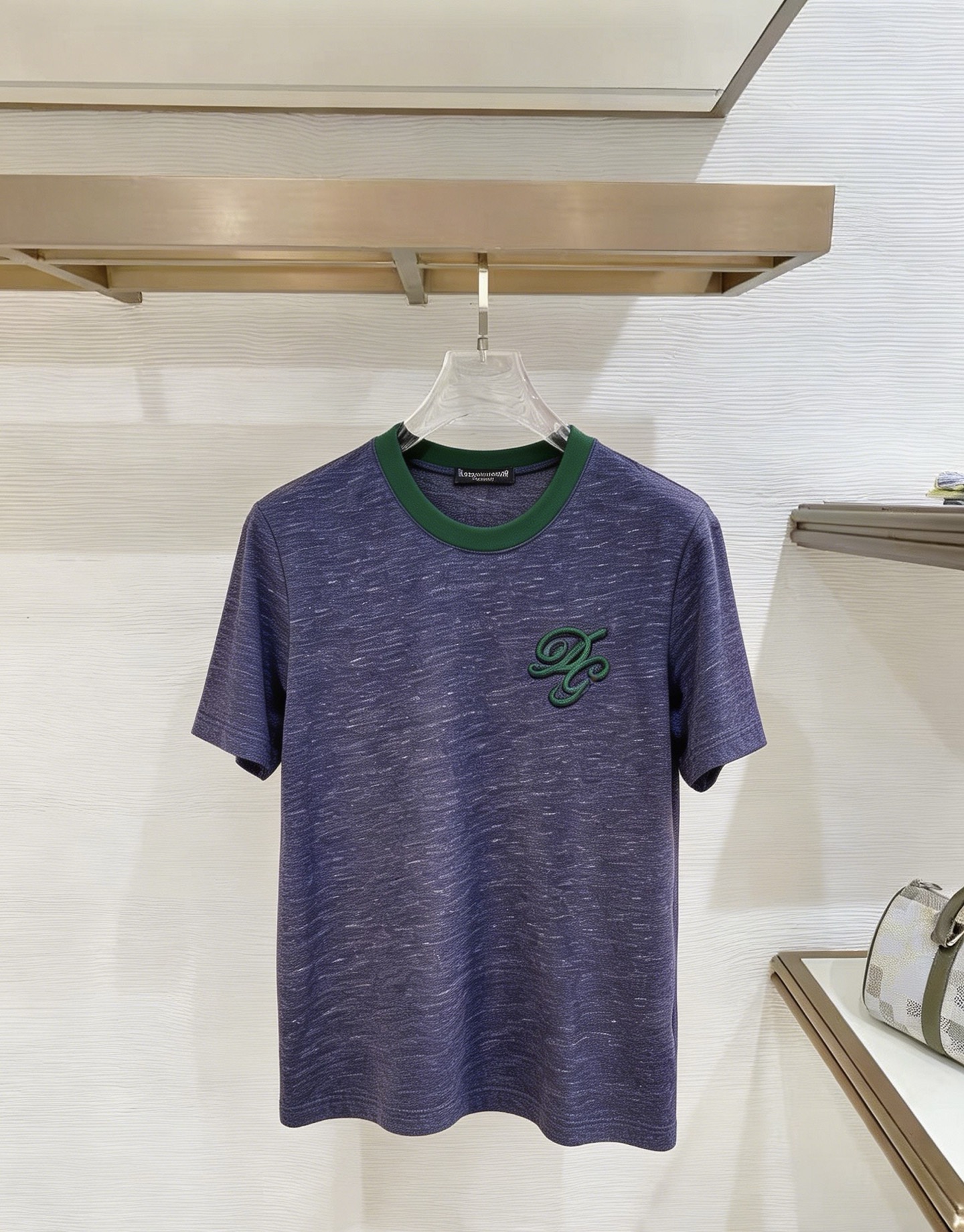 NO:907852,DG 2026 new summer short-sleeved T-shirt, the exclusive debut of the personalized art series on the entire network. The versatile style has perfect details and the pure cotton fabric is very exquisite. The original fabric is the same high version of the Internet celebrity star. The high-quality feel is very comfortable, fashionable and personalized. A super versatile and good-looking one. Size M-3XL,, T-shirt, tees, t-shirt,19860909DG 2026夏季新款短袖T恤,个性艺术系列全网独家首发 百搭款细节处理完美纯棉面料十分精致 原版面料 网红明星同款高版本 高品质手感非常舒服 时尚又个性 超级百搭好看的一款.码数M-3XL,,T-shirt,tees，t-shirt,,Men's clothing