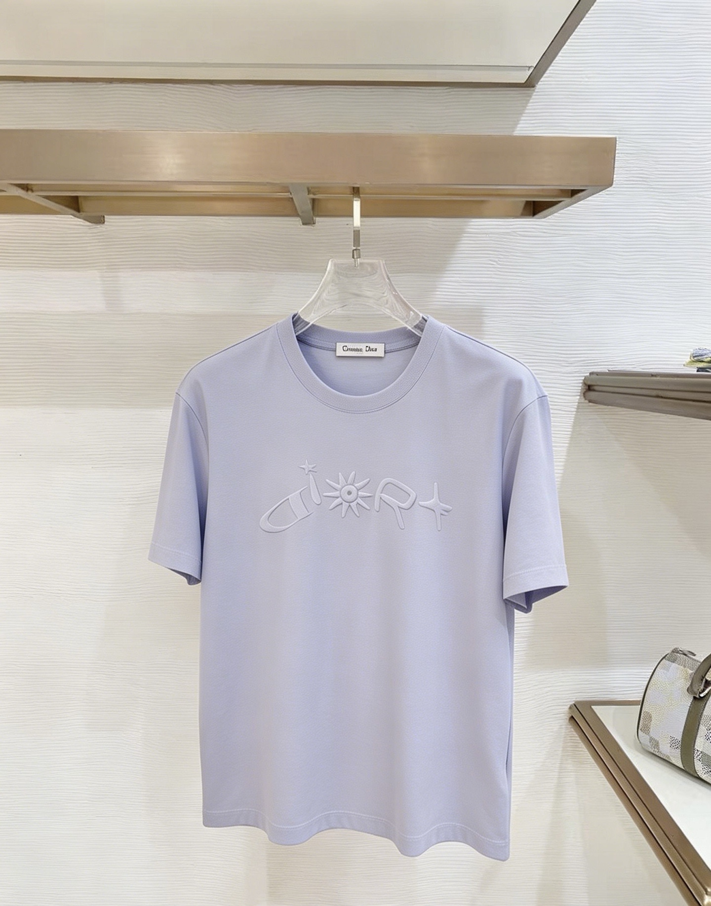 NO:937298,Dior Dior's 2026 new summer short-sleeved T-shirt, the exclusive debut of the personalized art series on the entire network. The versatile details are perfectly processed and the pure cotton fabric is very exquisite. The original fabric is the same high version as the Internet celebrity star. The high-quality feel is very comfortable, fashionable and personalized. A super versatile and good-looking one. Size M-3XL,, dior, dior, T-shirt, tees, t-shirt,19860909Dior 迪奥 2026夏季新款短袖T恤,个性艺术系列全网独家首发 百搭款细节处理完美纯棉面料十分精致 原版面料 网红明星同款高版本 高品质手感非常舒服 时尚又个性 超级百搭好看的一款.码数M-3XL,,dior,dior,T-shirt,tees，t-shirt,,Men's clothing