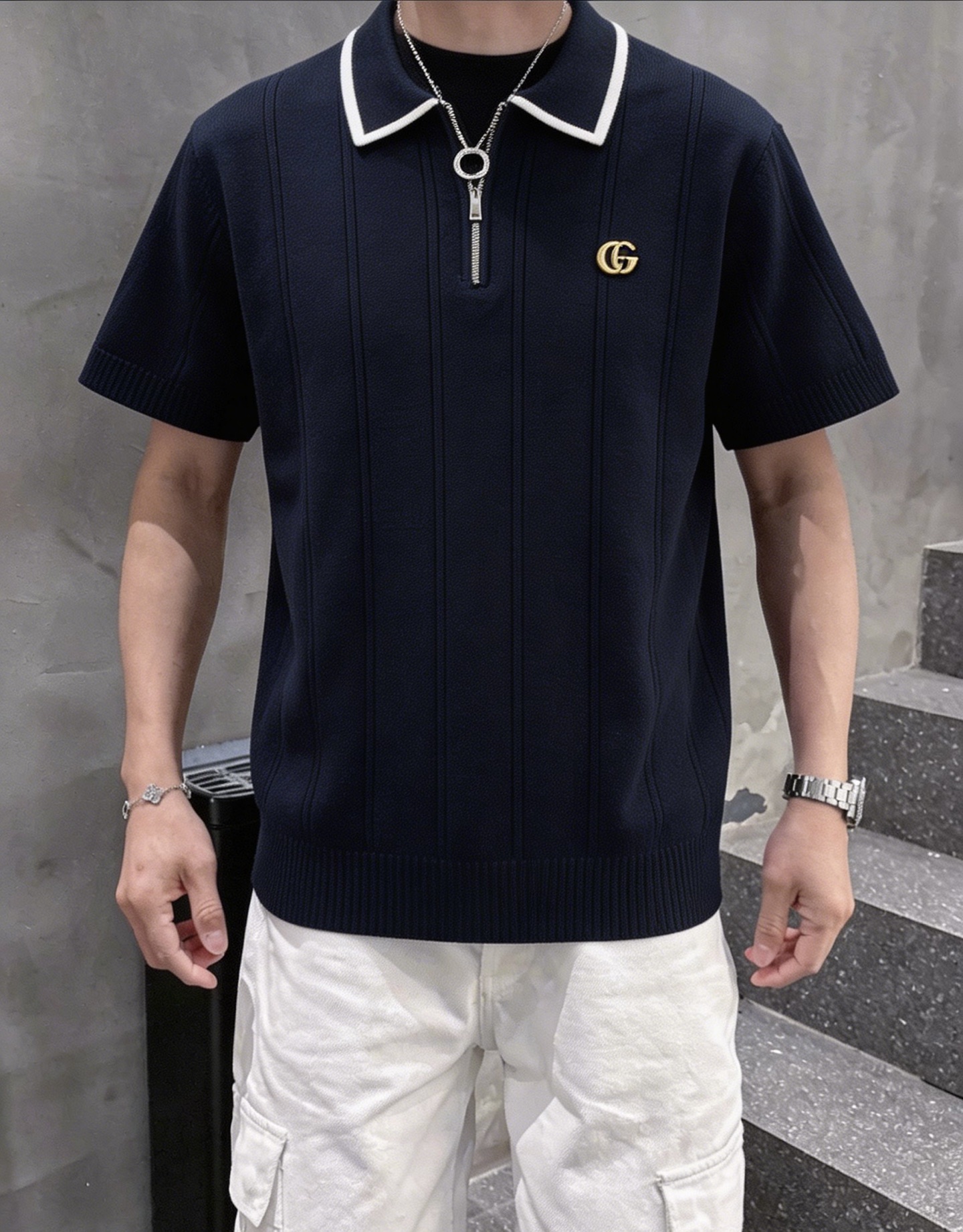 NO:913588,gucci- 26ss new knitted short sleeves, the brand’s latest design elements!  It’s neither monotonous nor complicated, just the right amount to show off your taste!  Breathability, comfort and breathability are not a problem at all, and the unique luxury feel of the fabric presents a simple and elegant temperament!  The matching design has the brand’s unique style charm!  Standard cut design!  Every detail is in sync with high-end fashion. Size: M-3XL, gucci, T-shirt,19860909gucci- 26ss新款针织短袖,品牌最新设计元素！既不单调也不复杂,恰到好处的展现品味！透气舒适透气根本不在话下,面料独具的高奢感呈现简约优雅气质！搭配设计极具品牌独特风格魅力！标准裁剪设计！每一处细节都是与高端时尚同步的体现 尺码:M-3XL,,gucci,T-shirt,,Men's clothing