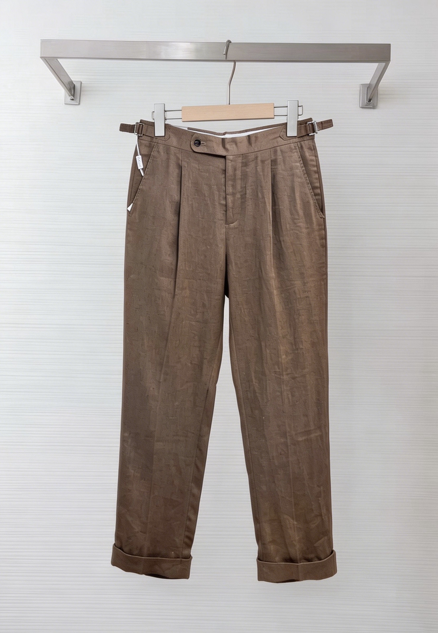 NO:914216,Luo Yiwei's 2026 new casual trousers and trousers are on sale simultaneously on the official website. The trousers body is designed with craftsmanship, imported customer-supplied accessories and fabrics are customized, and factory products are exempted from inspection!  Every detail is done to the extreme, original hardware accessories, full of fashion, stylish and handsome upper body, a must-have item for fashionistas!  Original product from AX!  Code number 29-36,,loewe,19860909罗意威 2026新品休闲裤西裤,官网同步发售,裤身工艺设计,进口客供辅料、面料定制,代工厂出品免检！每个细节做到极致,原版五金配件,潮范十足、上身有型帅气,潮人必备单品！ AX原单出品！ 码数29—36,,loewe,,Men's clothing